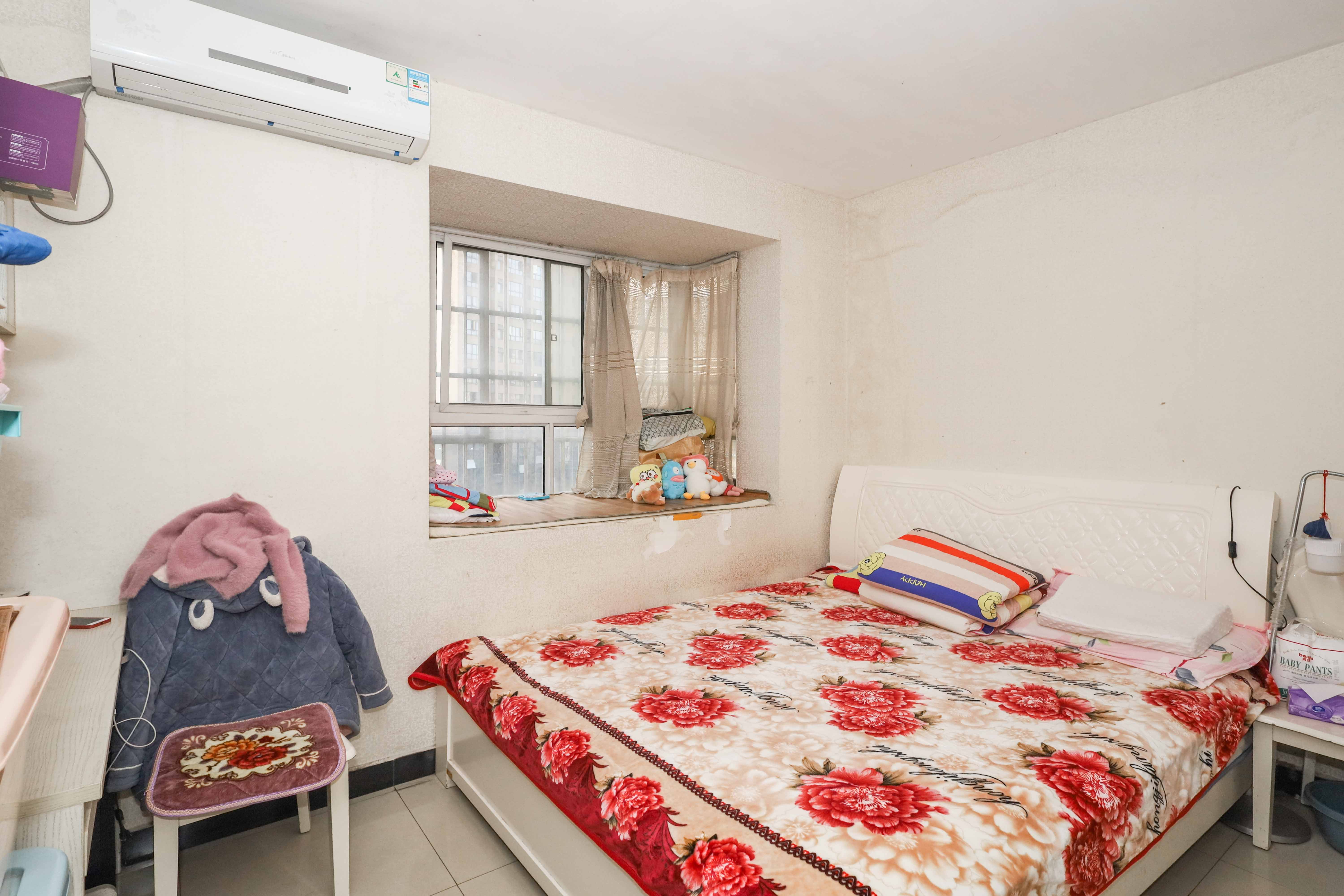 润芳园 2室2厅1卫 62.0万 润芳园 2室2厅1卫 62.0万卧室