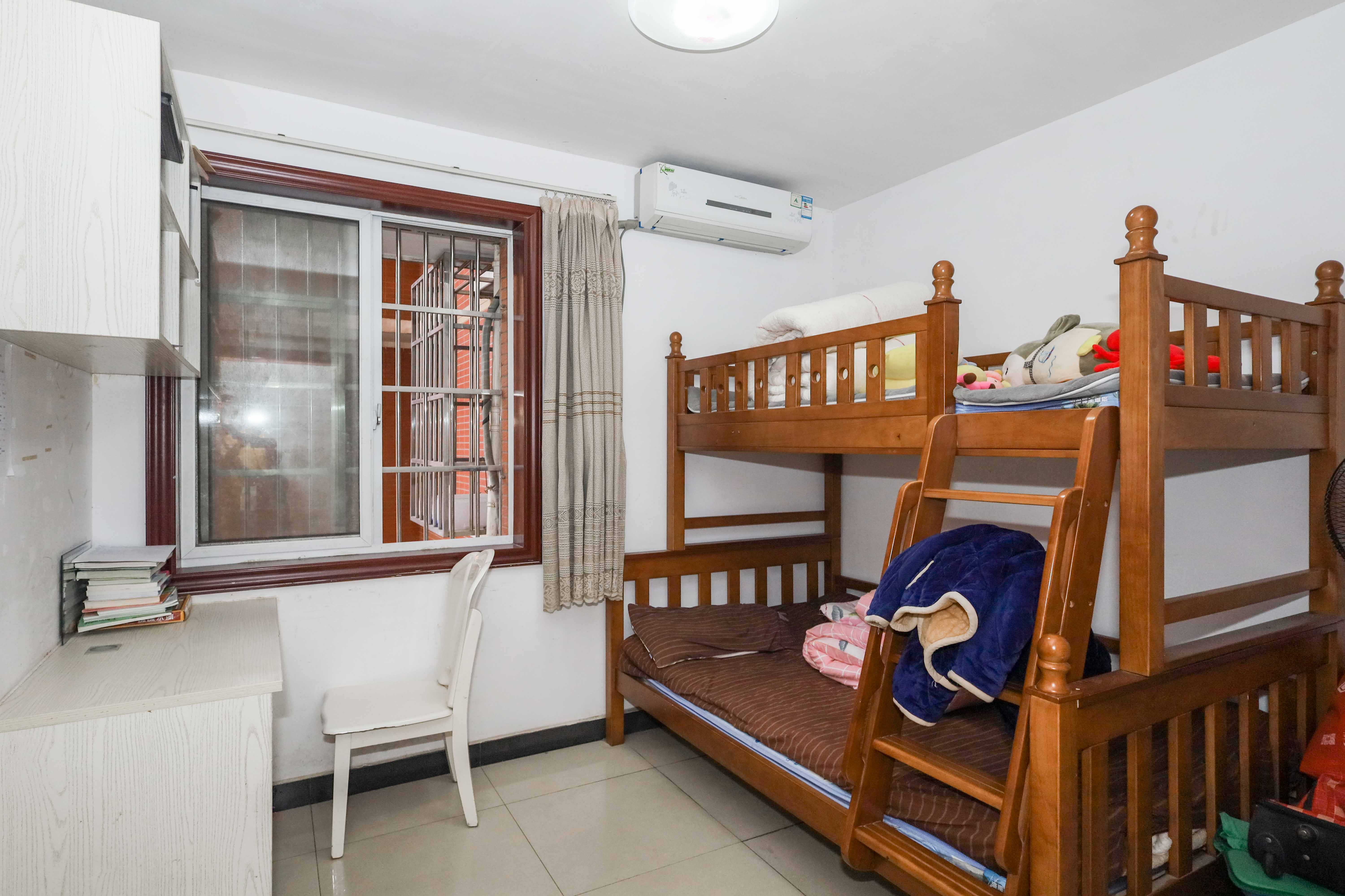 润芳园 2室2厅1卫 62.0万 润芳园 2室2厅1卫 62.0万卧室