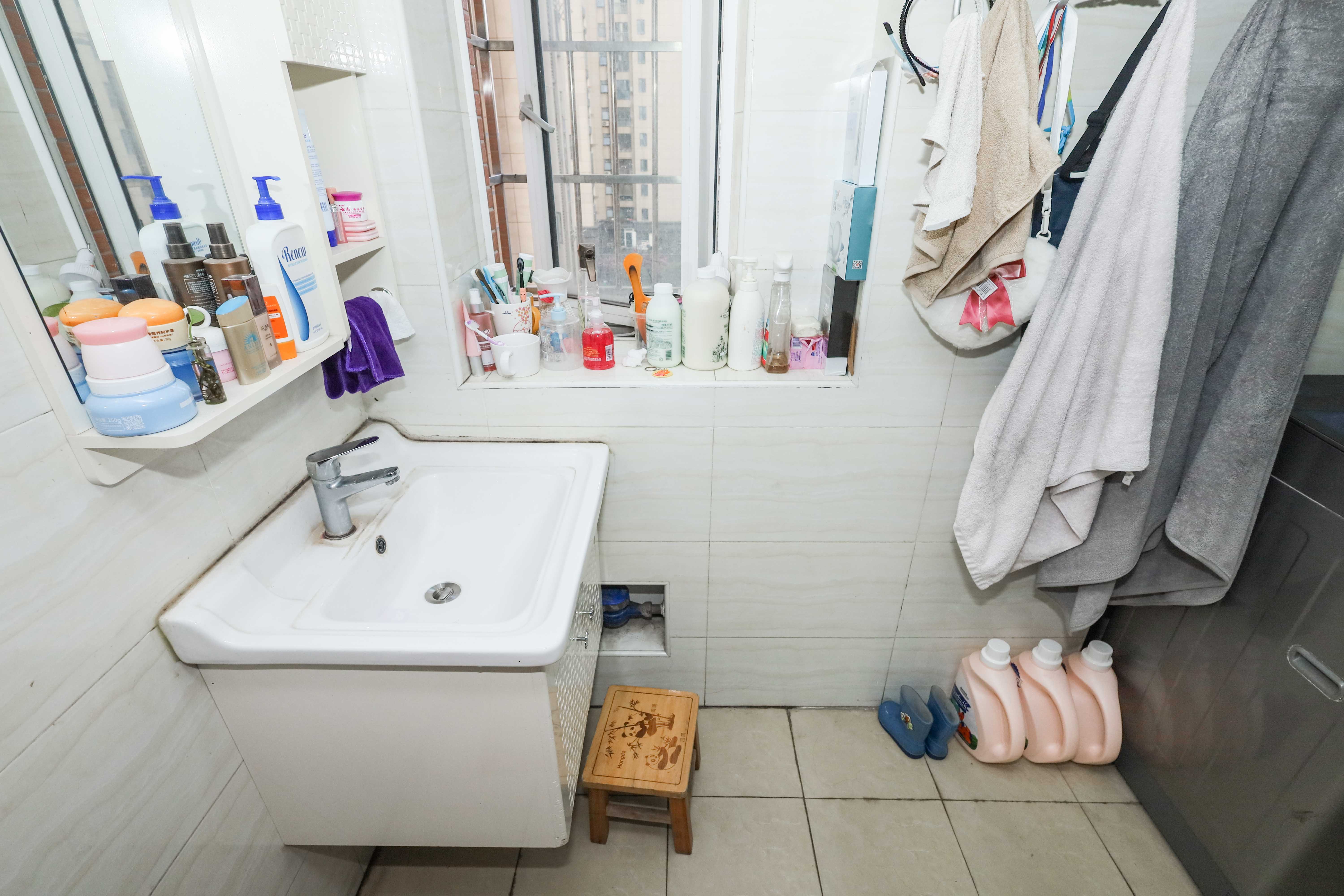 润芳园 2室2厅1卫 62.0万 润芳园 2室2厅1卫 62.0万卫生间