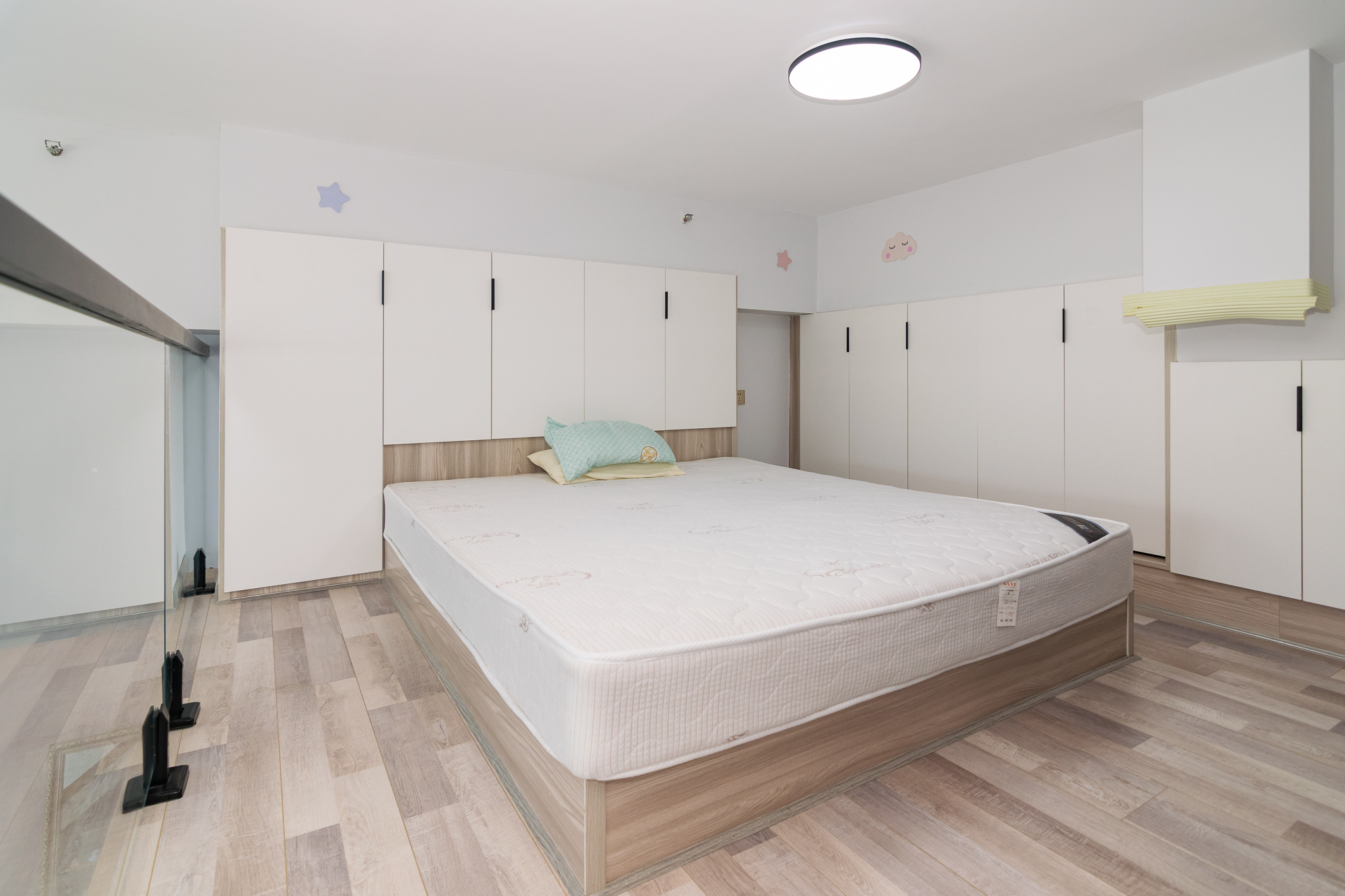 开利星空城市公馆  1室1厅1卫    25.0万 开利星空城市公馆  1室1厅1卫    25.0万卧室