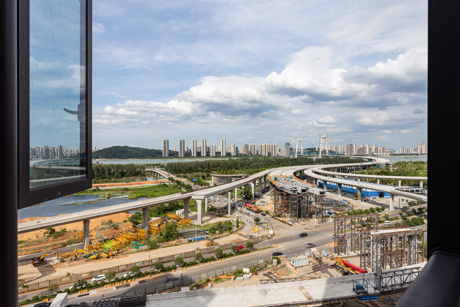 润和湘江天地（卡地亚公寓）  5室2厅3卫    252.0万其他