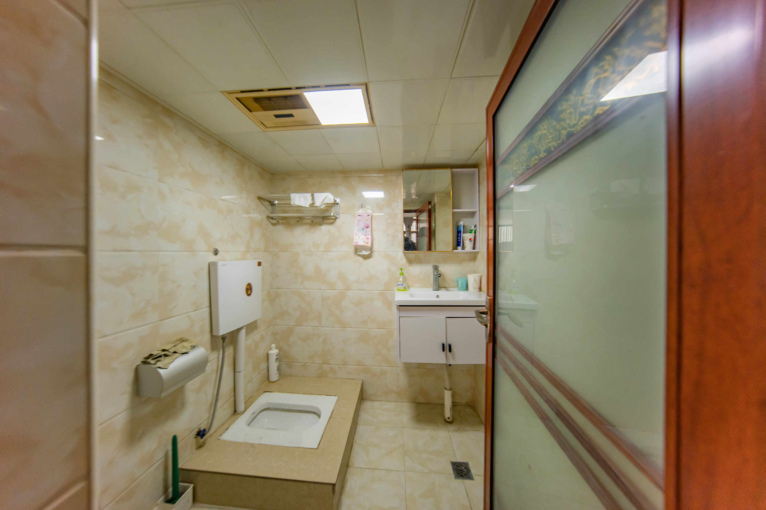 洋湖时代  3室2厅2卫   72.00万卫生间