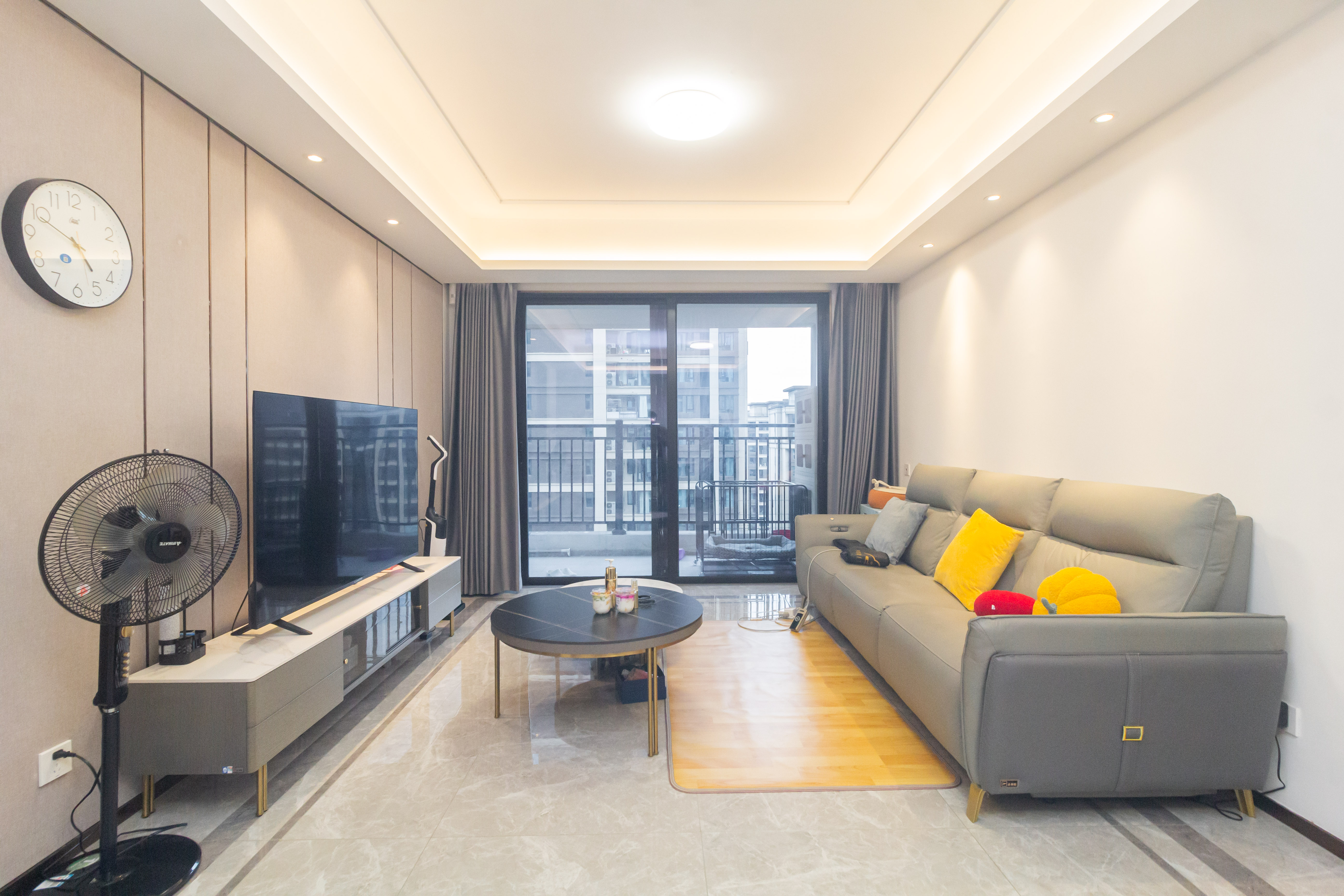 金茂建发观悦  3室2厅2卫    150.0万 金茂建发观悦  3室2厅2卫    150.0万客厅