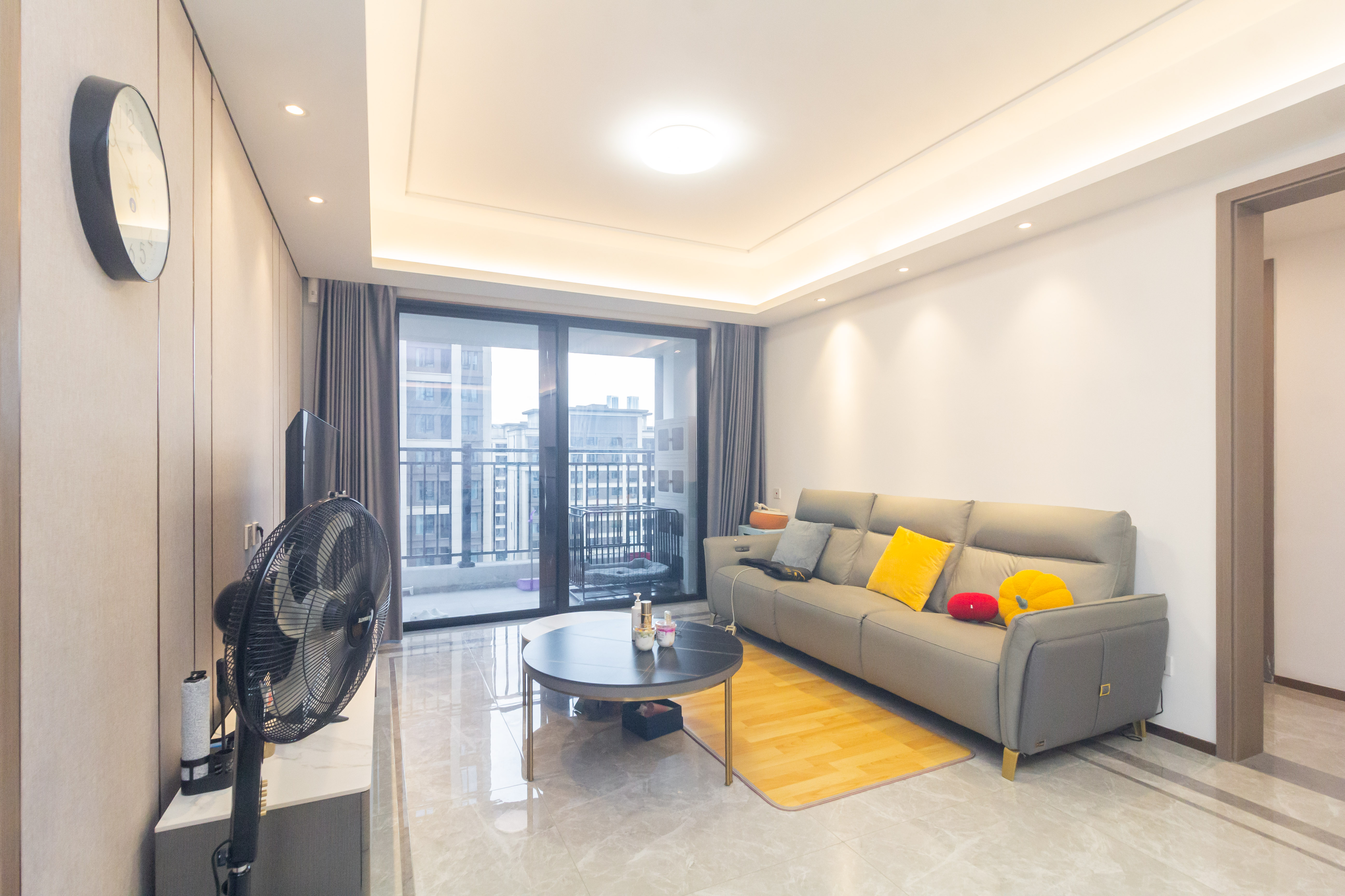 金茂建发观悦  3室2厅2卫    150.0万 金茂建发观悦  3室2厅2卫    150.0万客厅