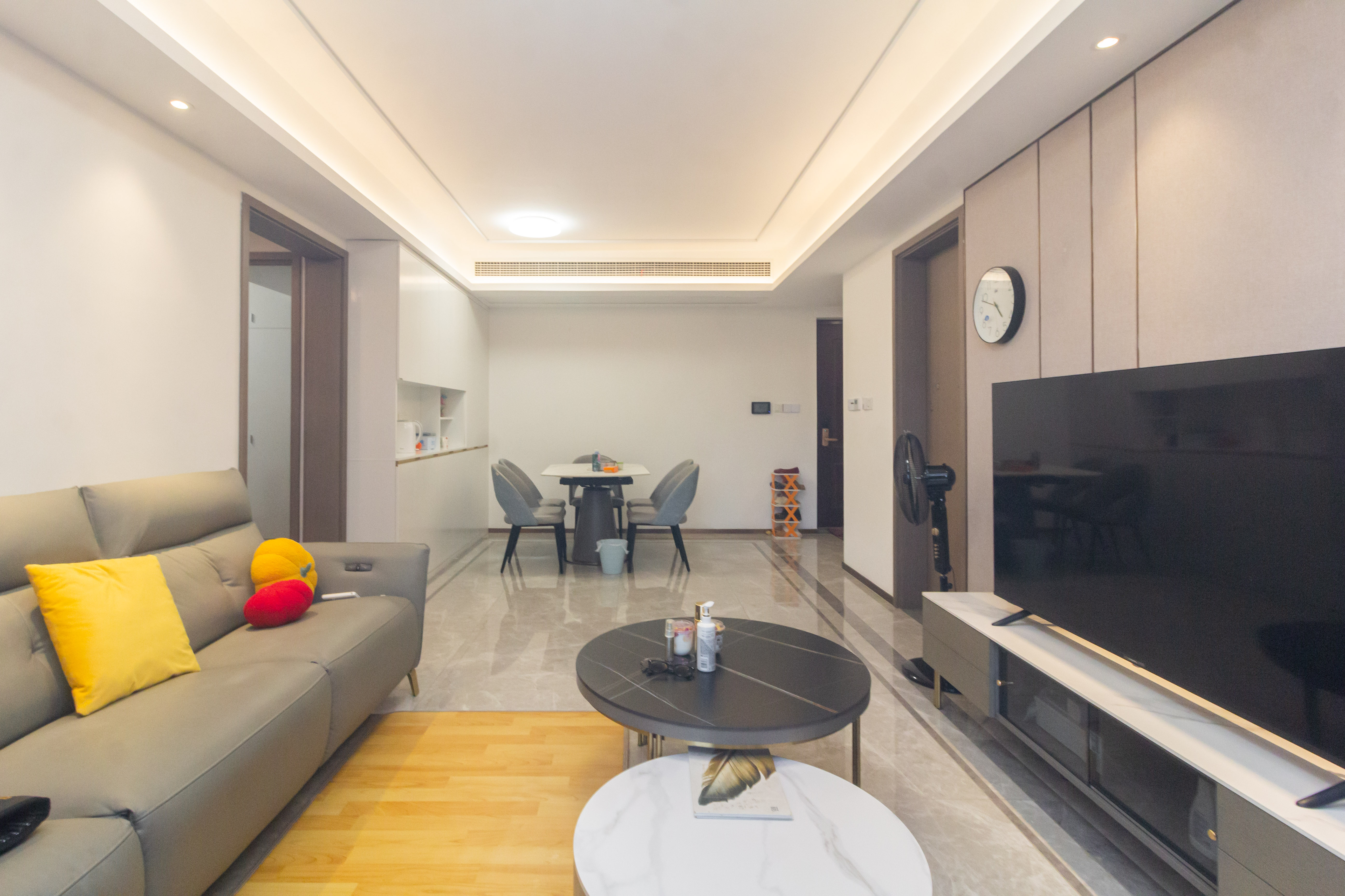 金茂建发观悦  3室2厅2卫    150.0万 金茂建发观悦  3室2厅2卫    150.0万客厅