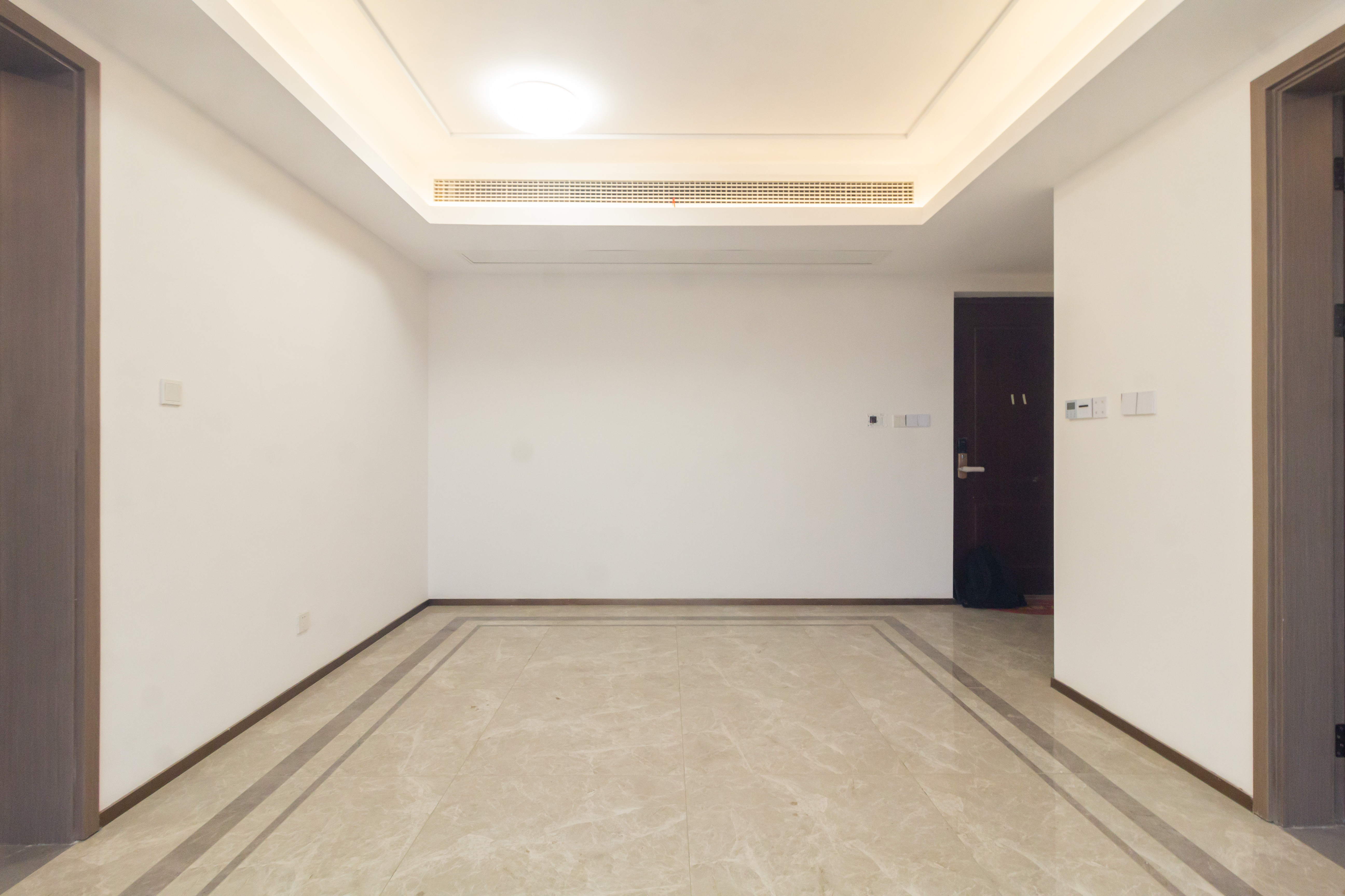金茂建发观悦  3室2厅2卫   155.10万客厅
