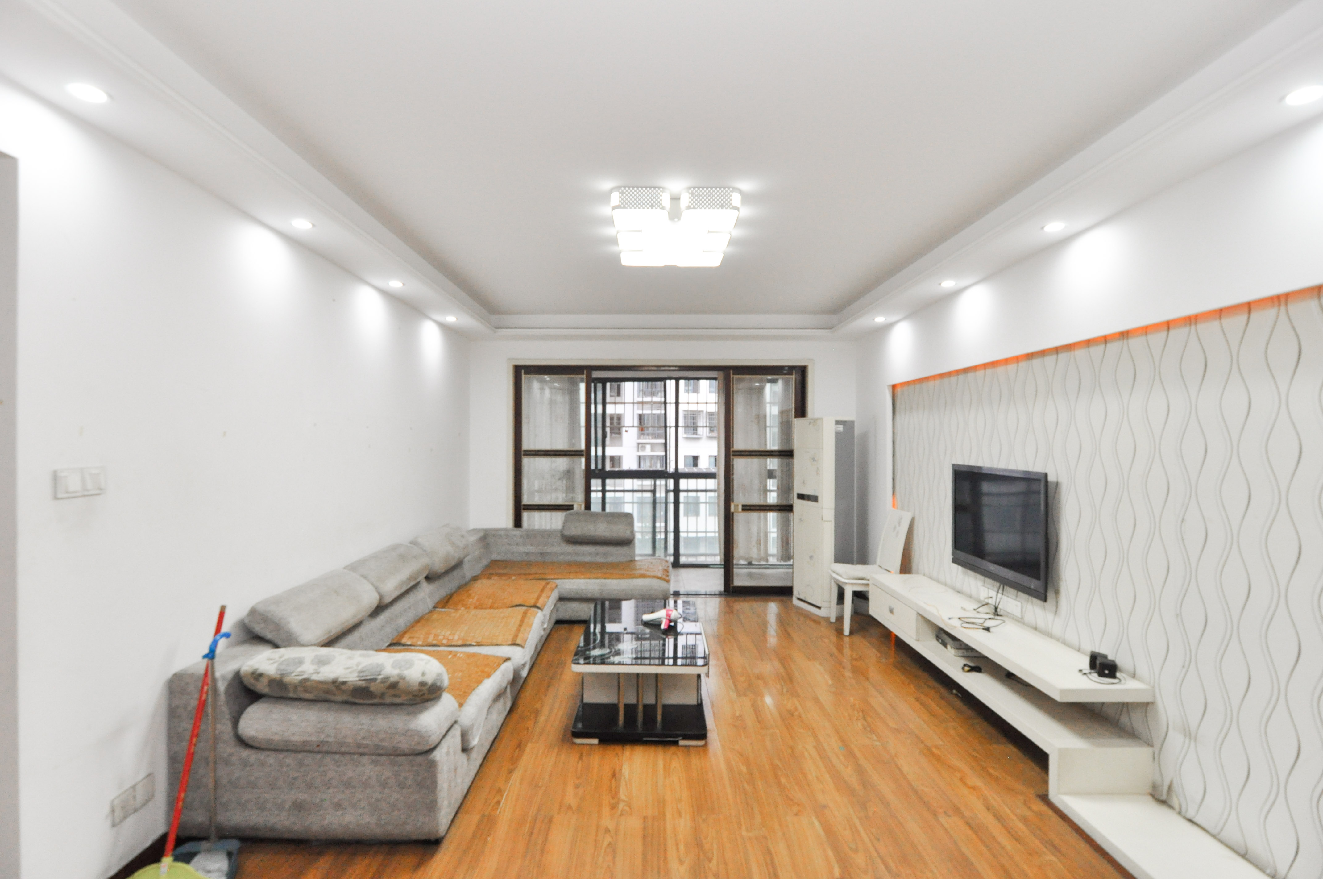 海林馨香雅苑 3室2厅2卫 108.0万 海林馨香雅苑 3室2厅2卫 108.0万客厅