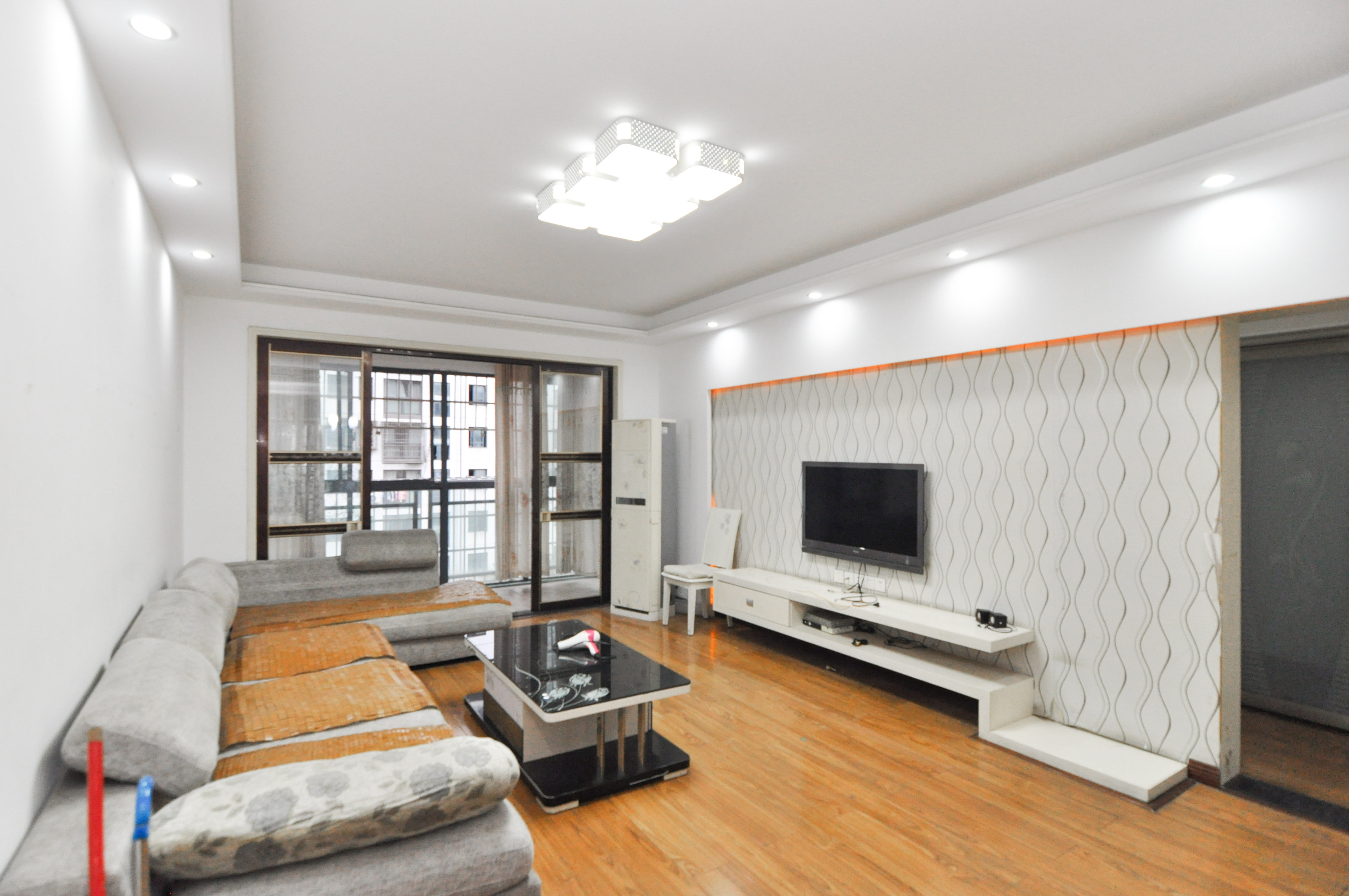 海林馨香雅苑 3室2厅2卫 108.0万 海林馨香雅苑 3室2厅2卫 108.0万客厅