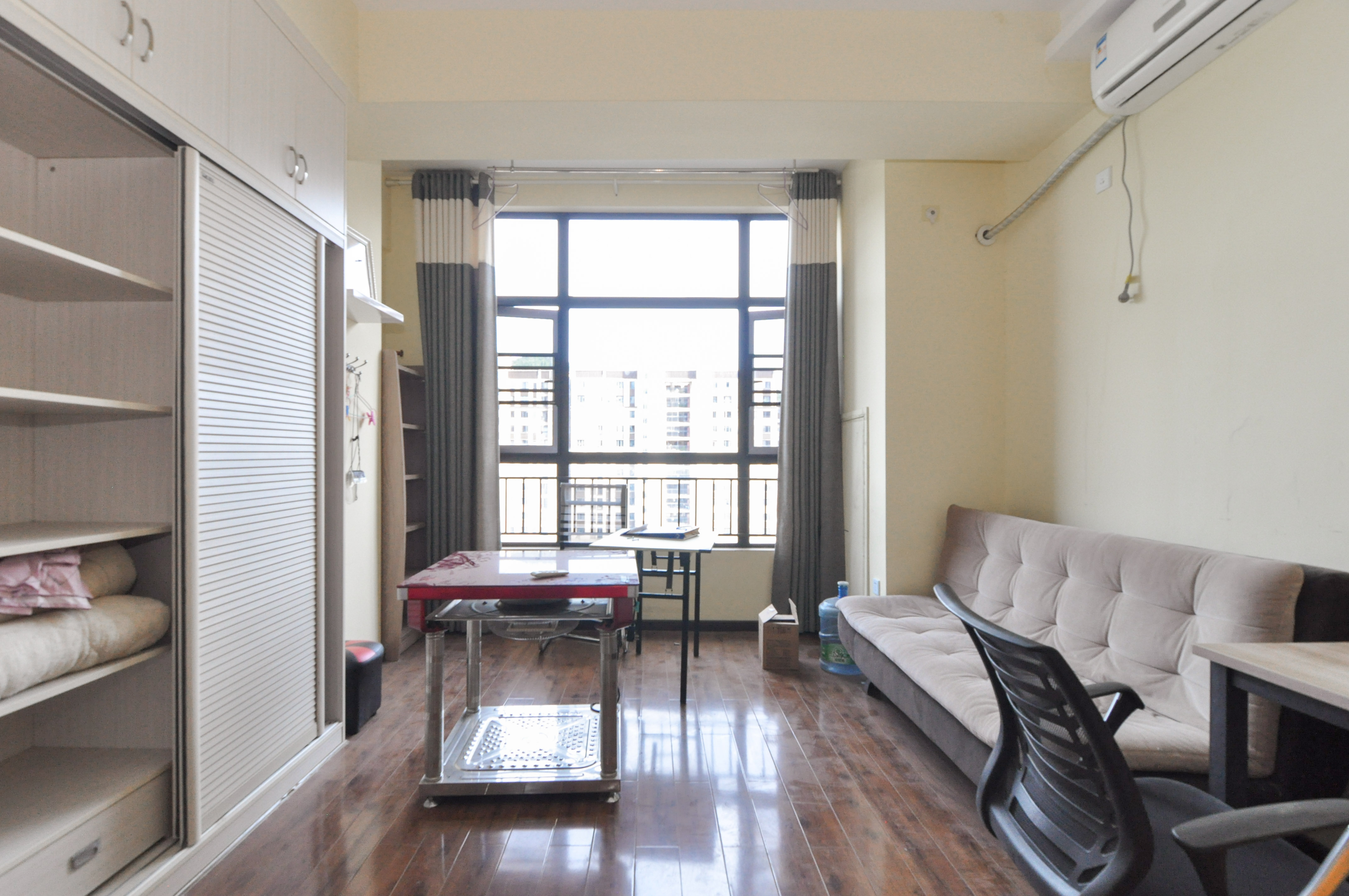 金茂梅溪湖 1室1厅1卫 30.0万 金茂梅溪湖 1室1厅1卫 30.0万客厅