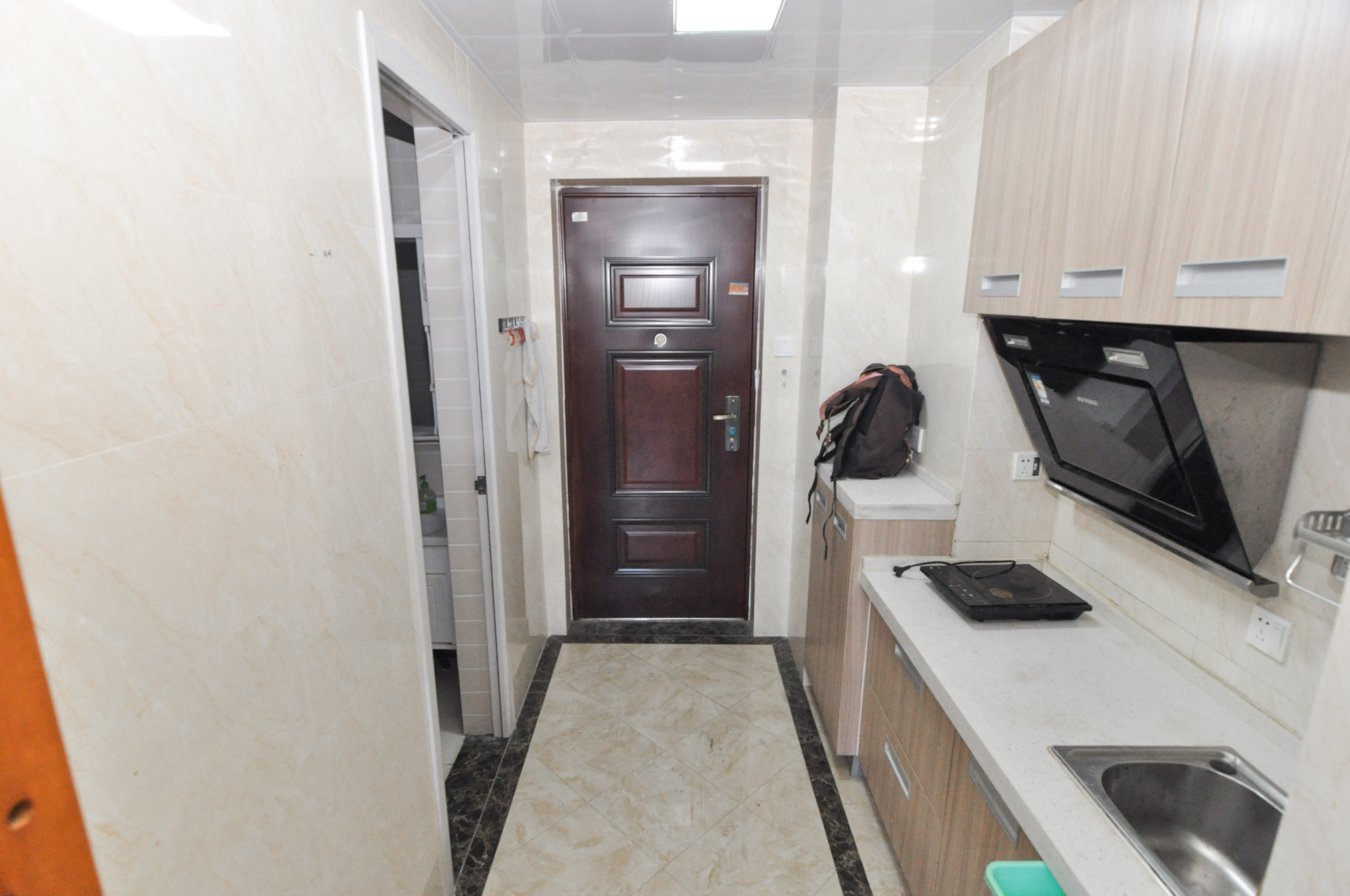 金茂梅溪湖 1室1厅1卫 30.0万 金茂梅溪湖 1室1厅1卫 30.0万厨房