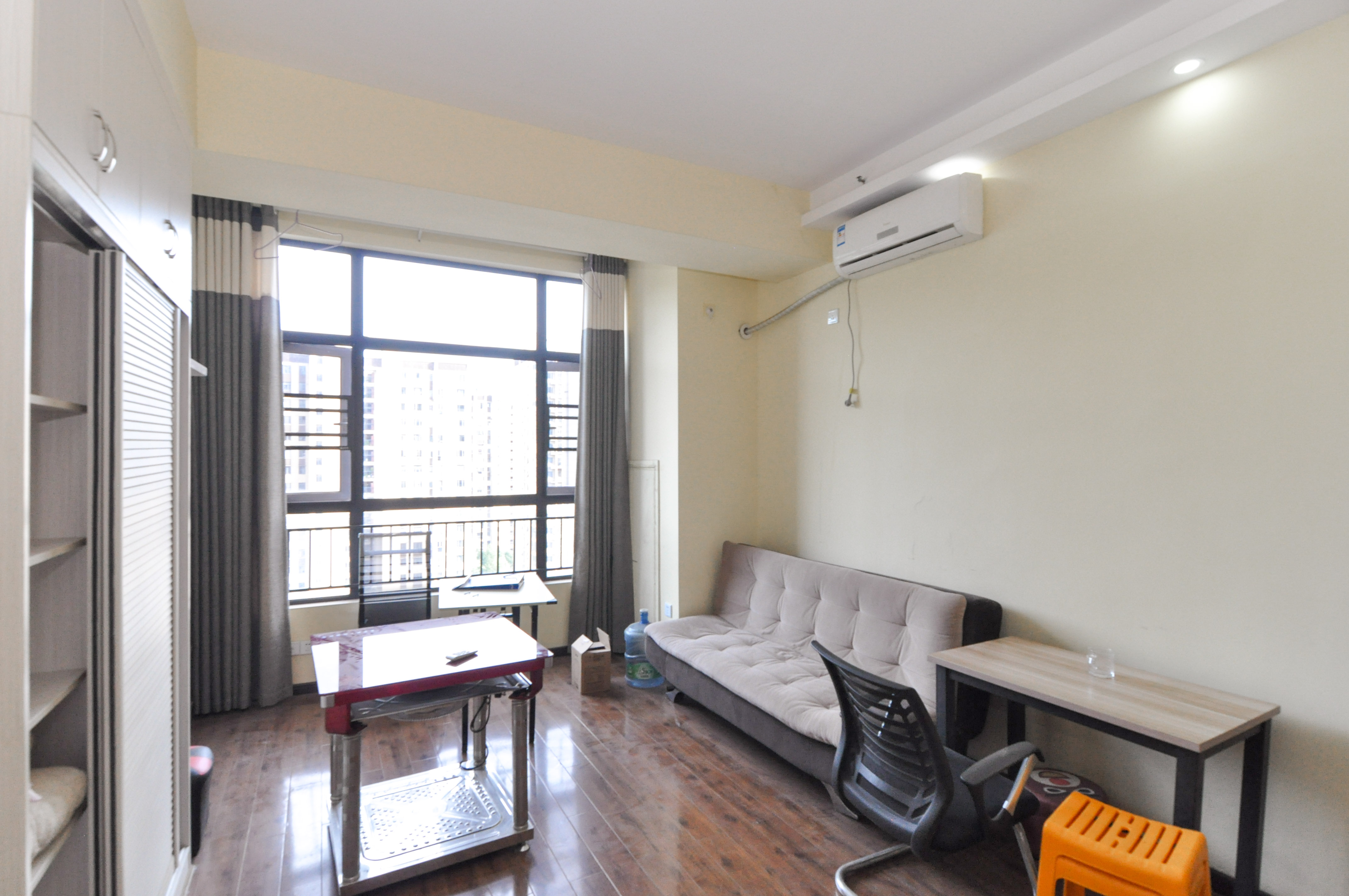 金茂梅溪湖 1室1厅1卫 30.0万 金茂梅溪湖 1室1厅1卫 30.0万客厅