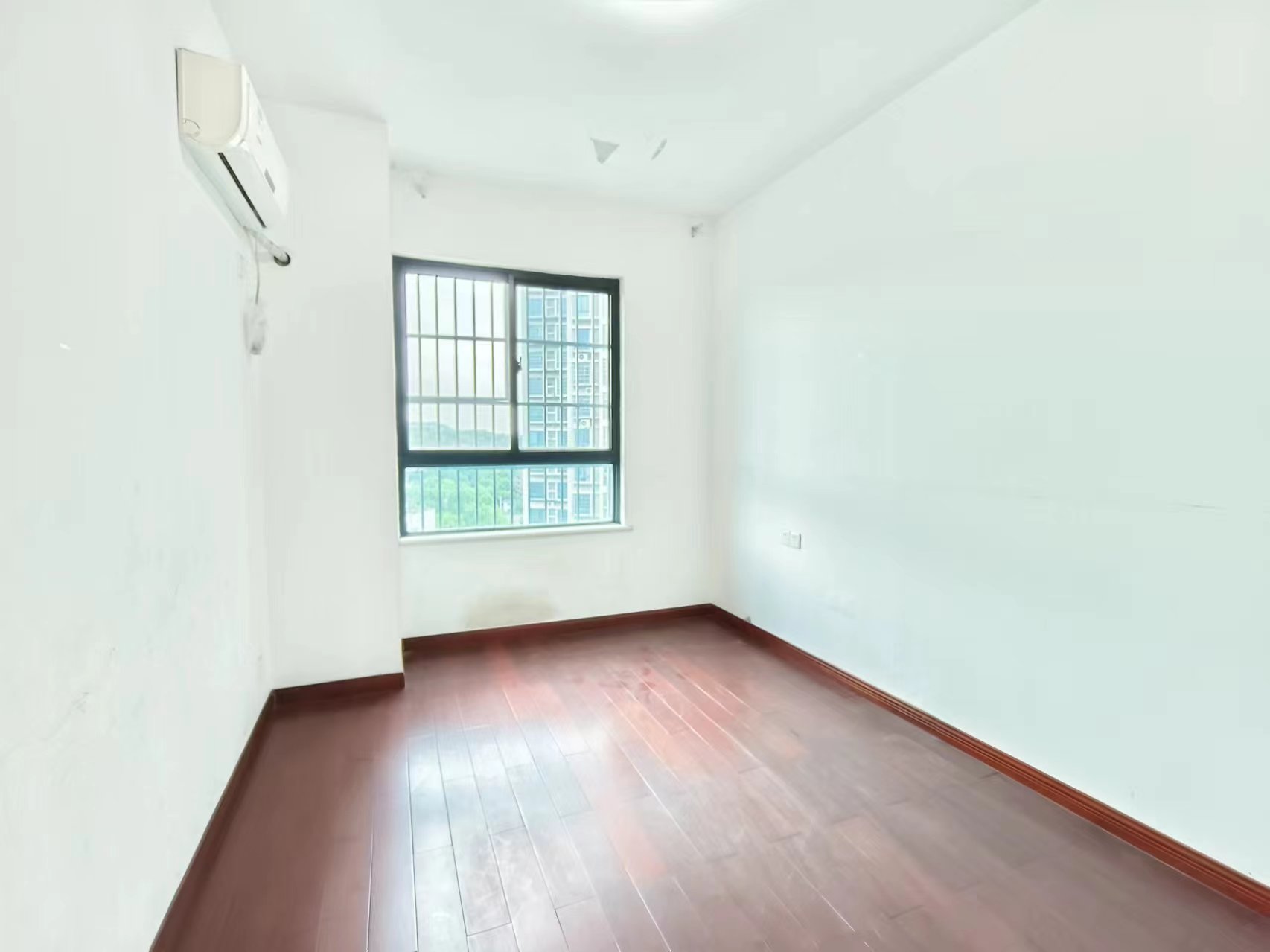 圣华名城建设北路110号 4室2厅2卫 48.0万 圣华名城建设北路110号 4室2厅2卫 48.0万室内图