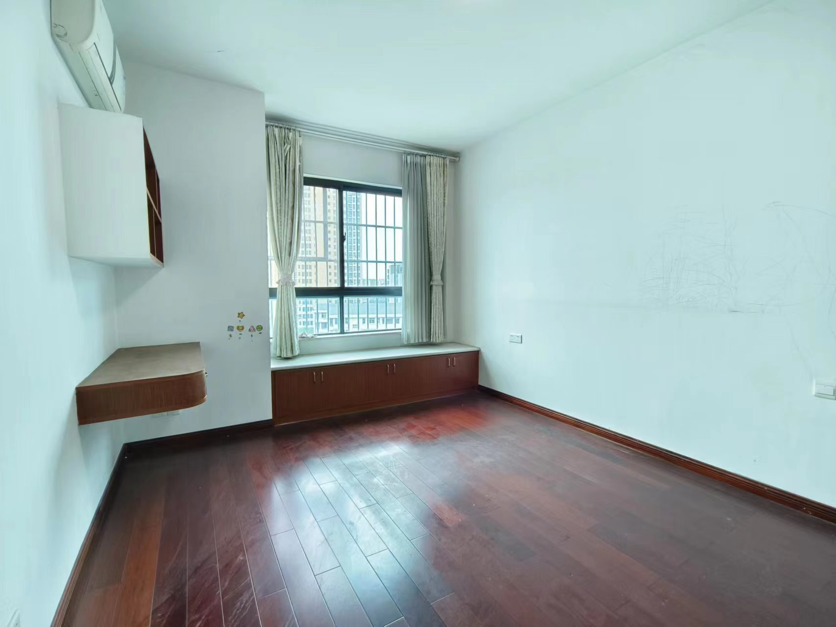 圣华名城建设北路110号 4室2厅2卫 48.0万 圣华名城建设北路110号 4室2厅2卫 48.0万室内图