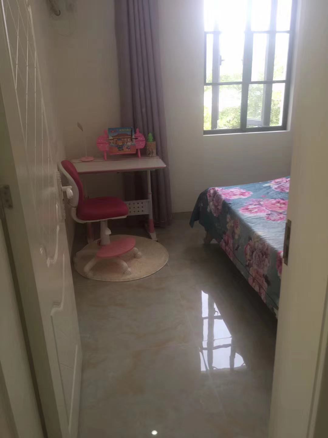 华庭时光里 3室2厅1卫 225.0万 华庭时光里 3室2厅1卫 225.0万客厅