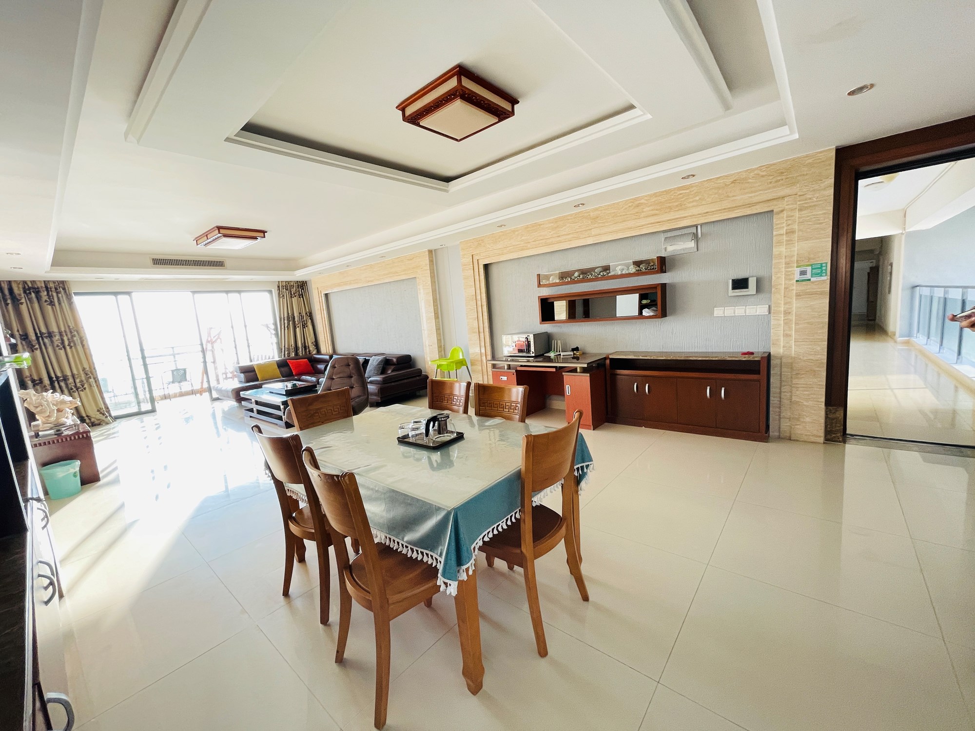 兰海花园三期 3室2厅2卫 1500.0万 兰海花园三期 3室2厅2卫 1500.0万客厅