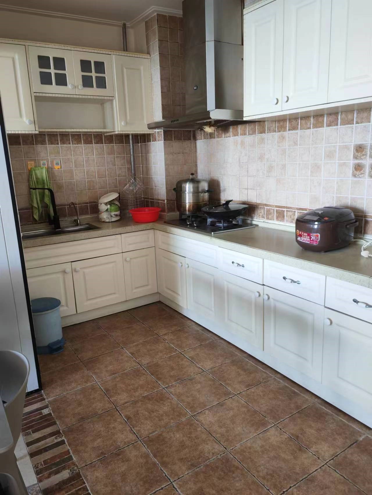 兰海花园三期 2室2厅1卫 580.0万 兰海花园三期 2室2厅1卫 580.0万客厅