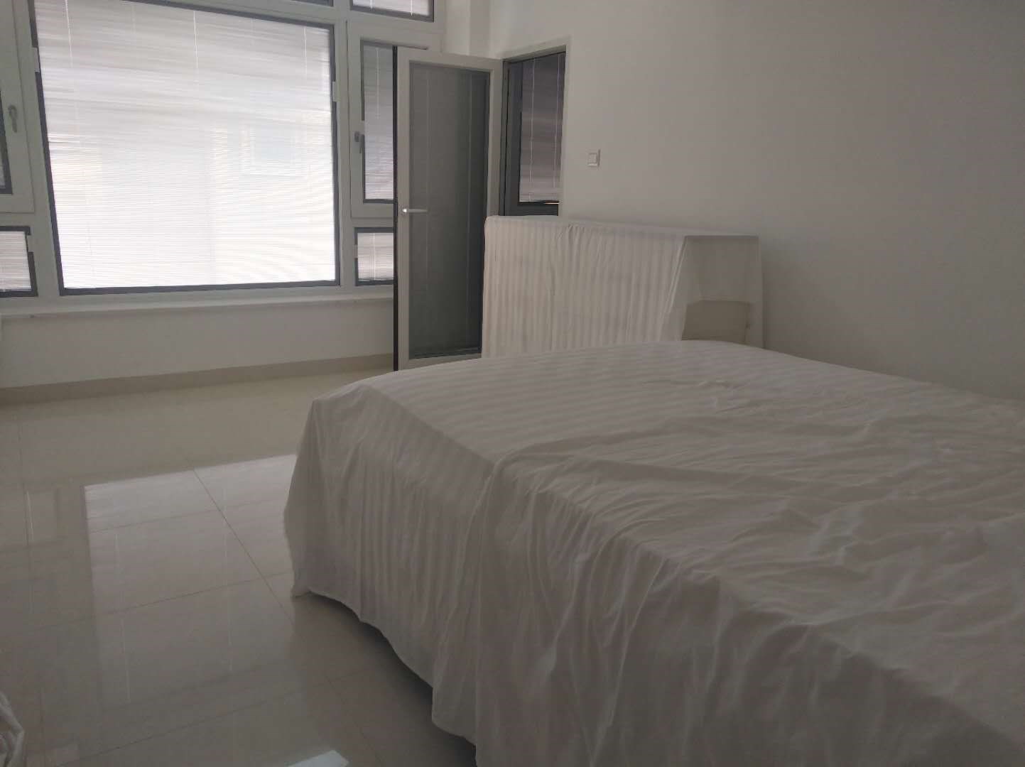 凤凰水城南岸别墅(御景天成) 4室2厅4卫 1000.0万 凤凰水城南岸别墅(御景天成) 4室2厅4卫 1000.0万客厅