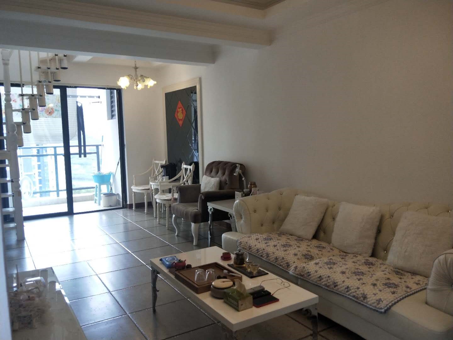 卓达东方巴哈马三期自由港湾 3室2厅1卫 230.0万 卓达东方巴哈马三期自由港湾 3室2厅1卫 230.0万客厅