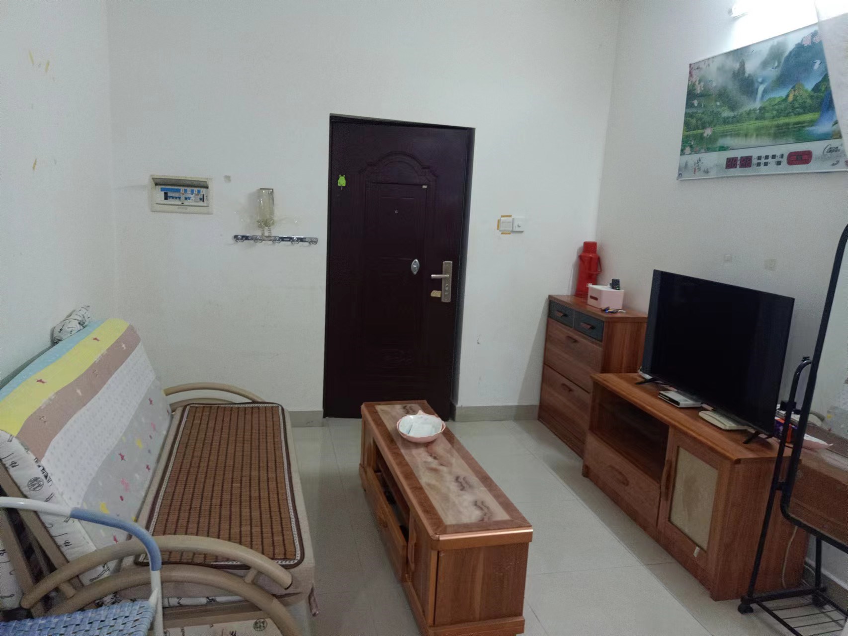 碧海蓝天  1室1厅1卫    2300.0元/月 碧海蓝天  1室1厅1卫    2300.0元/月室内图