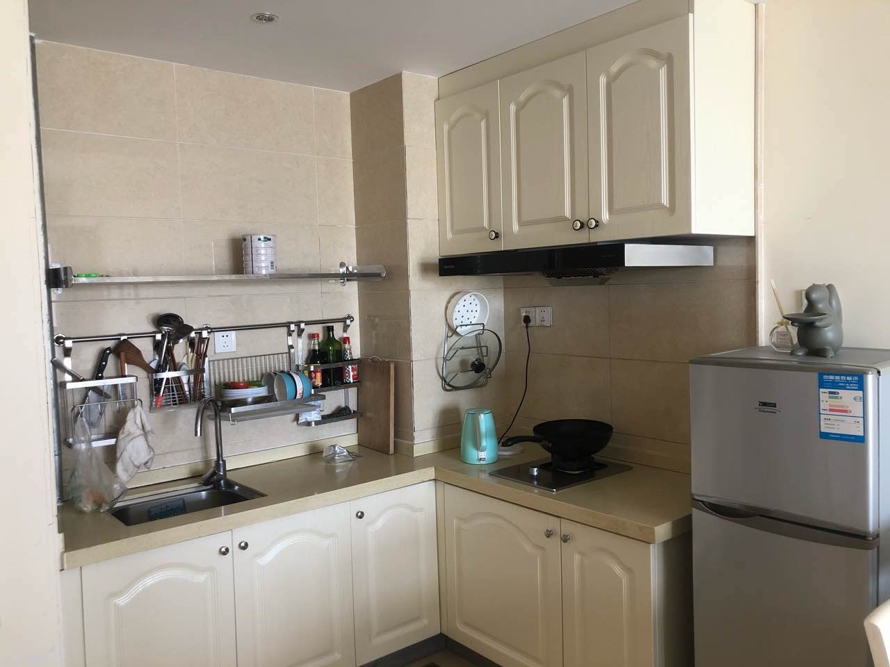 碧海蓝天  2室2厅1卫    240.0万 碧海蓝天  2室2厅1卫    240.0万客厅