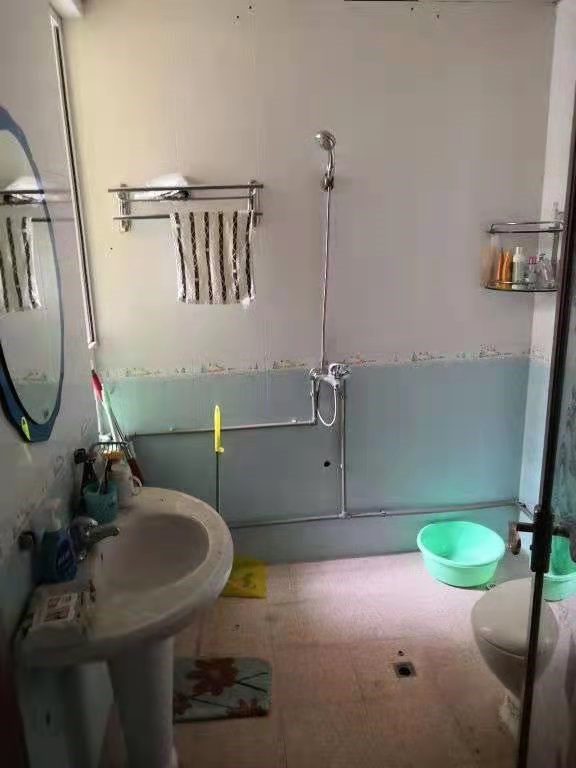 瑞海花园 2室2厅1卫 220.0万 瑞海花园 2室2厅1卫 220.0万客厅