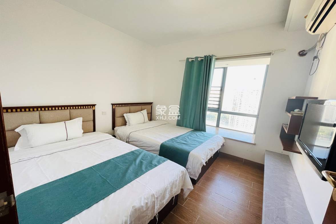 兰海花园三期 3室2厅2卫 1500.0万 兰海花园三期 3室2厅2卫 1500.0万客厅