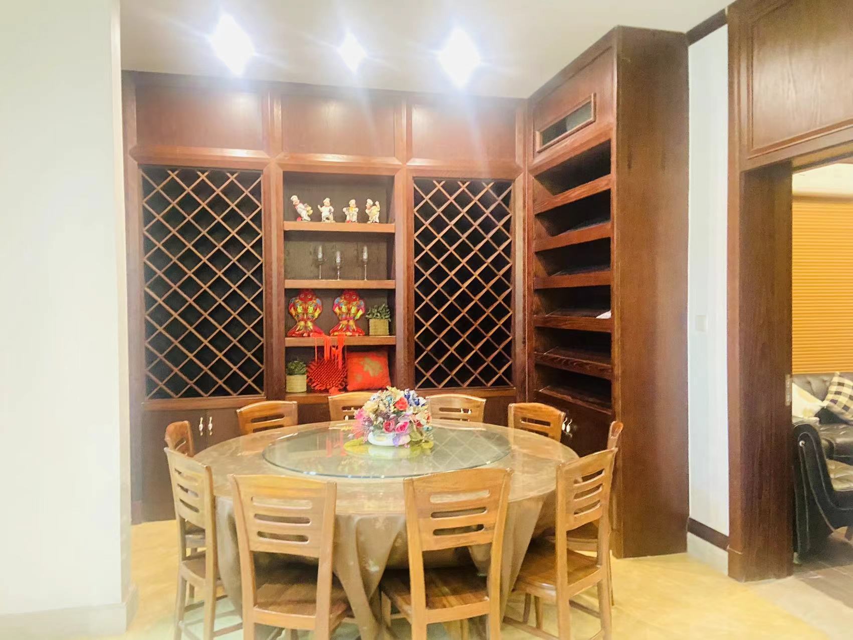 三亚小院 4室3厅3卫 530.00万 三亚小院 4室3厅3卫 530.00万客厅