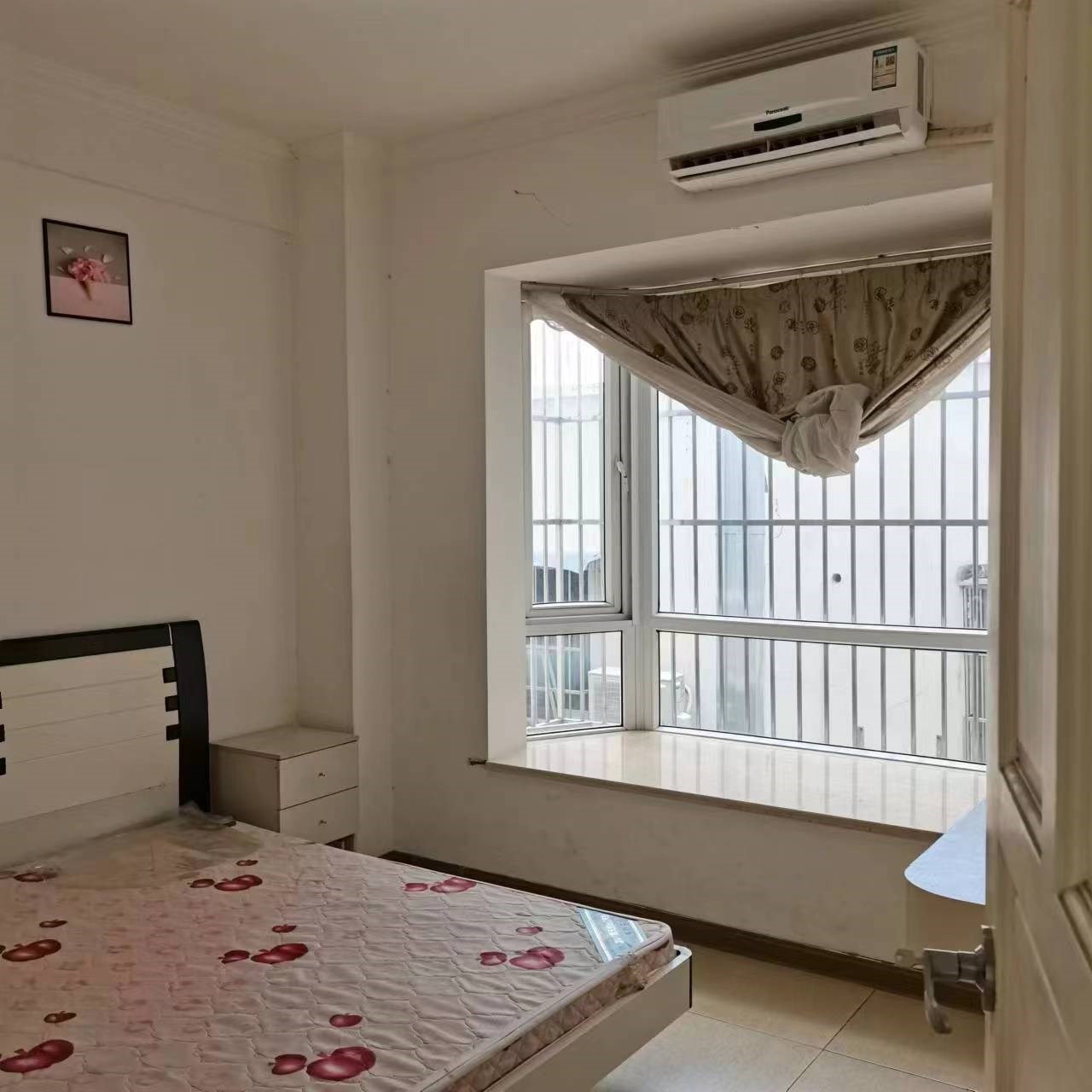 金鸡岭花园山庄 3室2厅2卫 0.01万 金鸡岭花园山庄 3室2厅2卫 0.01万客厅