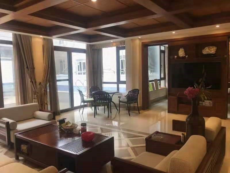 凤凰水城南岸别墅(御景天成) 5室2厅4卫 1150.0万 凤凰水城南岸别墅(御景天成) 5室2厅4卫 1150.0万客厅