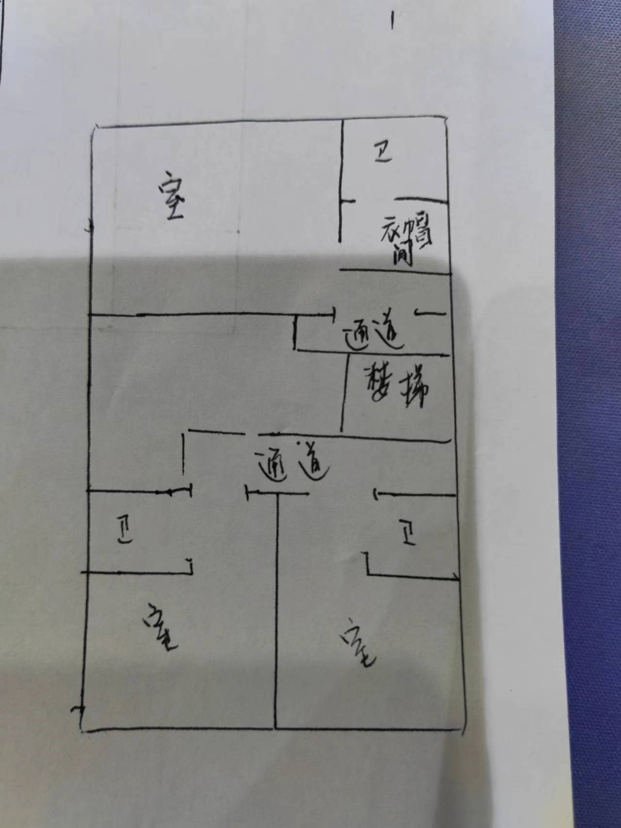 公主郡一期  3室2厅4卫    1000.0万客厅