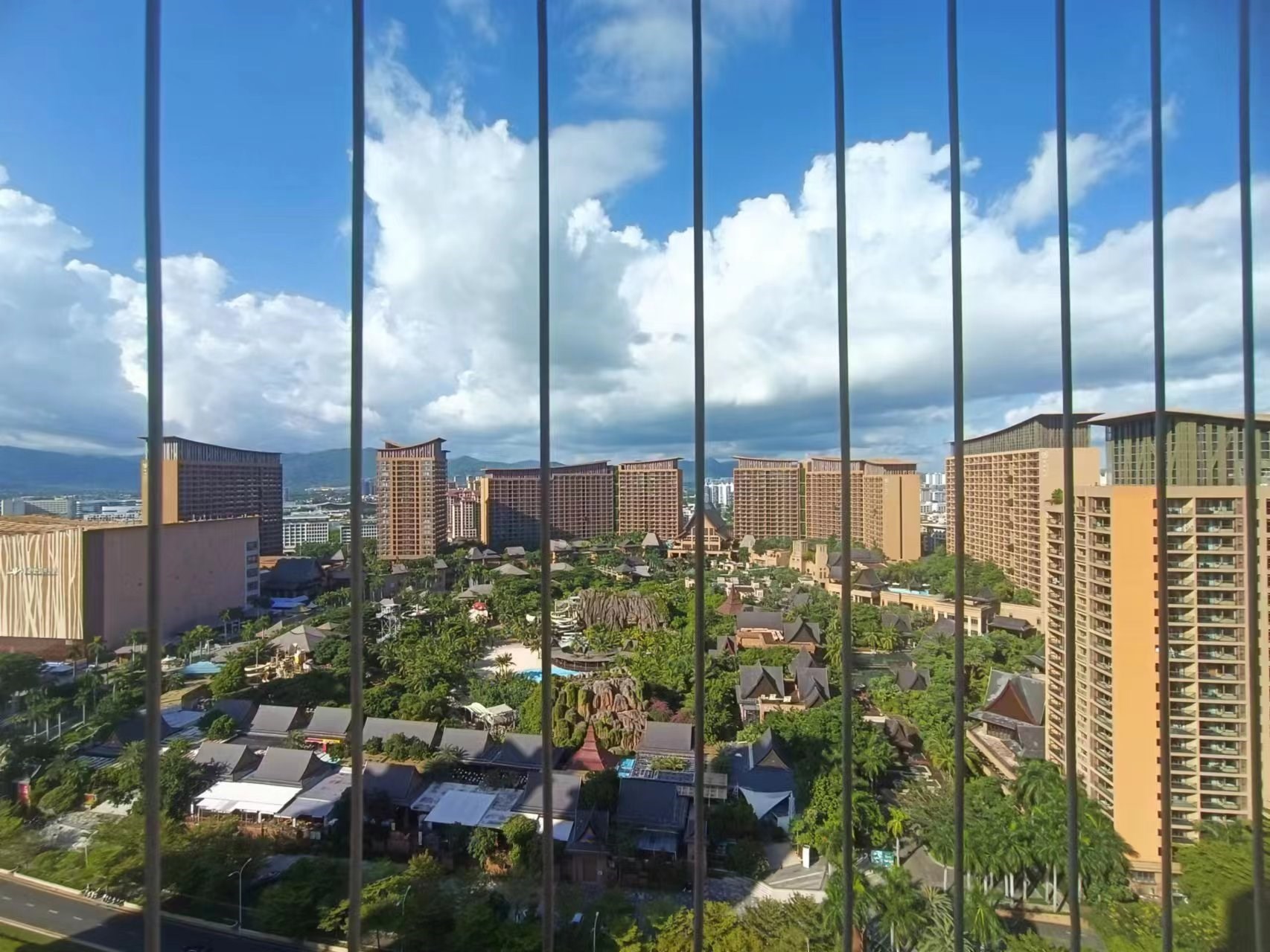 凤凰水城 2室1厅1卫 170.0万 凤凰水城 2室1厅1卫 170.0万客厅