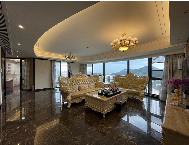 鸿洲天玺 4室2厅3卫 1260.0万 鸿洲天玺 4室2厅3卫 1260.0万客厅