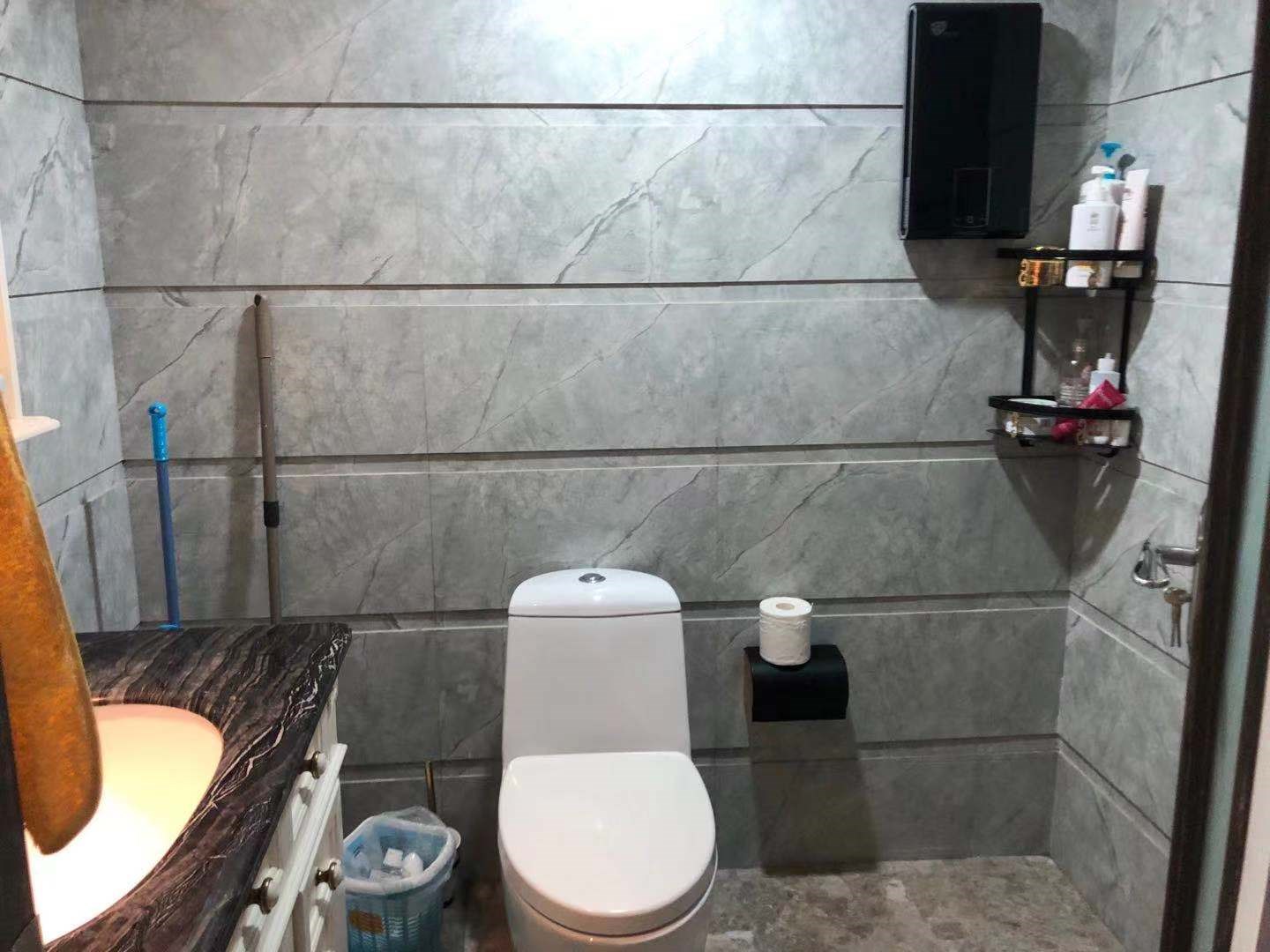 凤凰水城 3室2厅2卫 420.0万 凤凰水城 3室2厅2卫 420.0万客厅