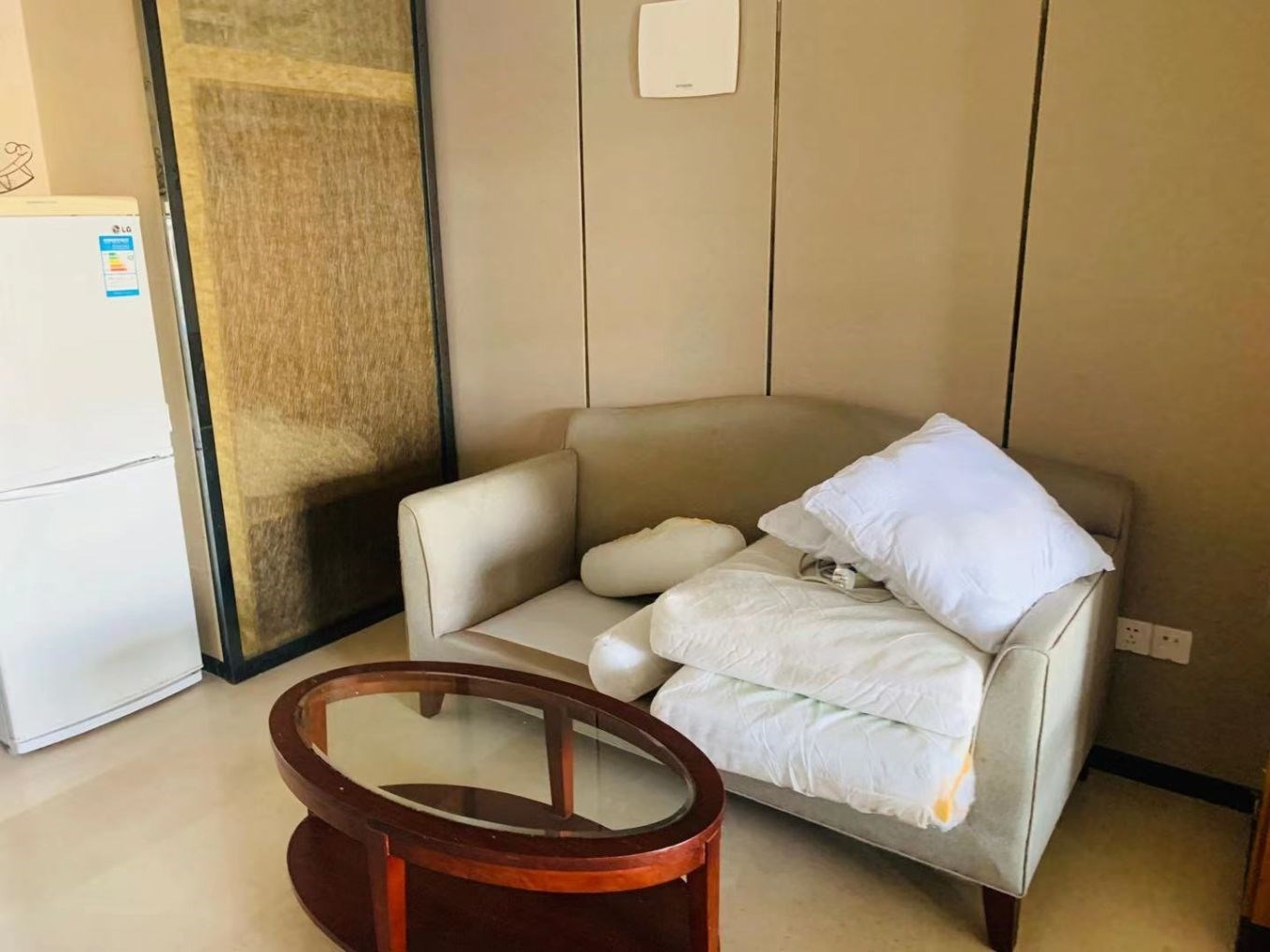 凤凰水城南岸  1室1厅1卫    110.0万 凤凰水城南岸  1室1厅1卫    110.0万客厅