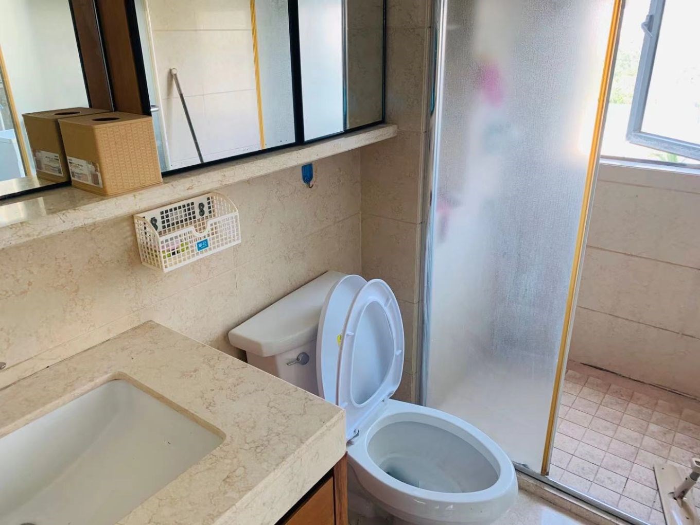 凤凰水城南岸  1室1厅1卫    110.0万 凤凰水城南岸  1室1厅1卫    110.0万客厅