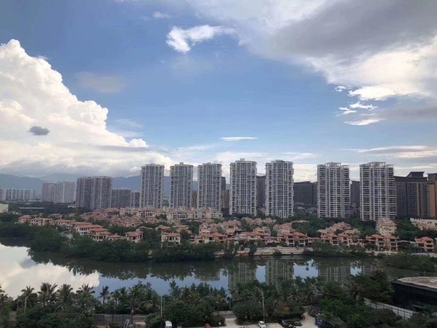 凤凰水城南岸  1室1厅1卫    110.0万 凤凰水城南岸  1室1厅1卫    110.0万客厅