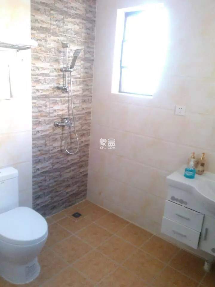 凤凰水城红树湾别墅(新) 5室2厅4卫 1600.0万 凤凰水城红树湾别墅(新) 5室2厅4卫 1600.0万客厅