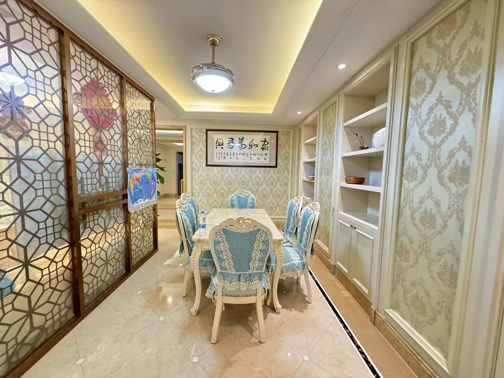 翠屏凤凰水城左岸  4室2厅4卫    1050.0万 翠屏凤凰水城左岸  4室2厅4卫    1050.0万客厅