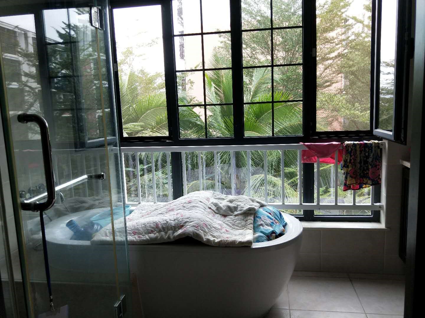 半岛蓝湾 3室2厅2卫 350.0万 半岛蓝湾 3室2厅2卫 350.0万客厅