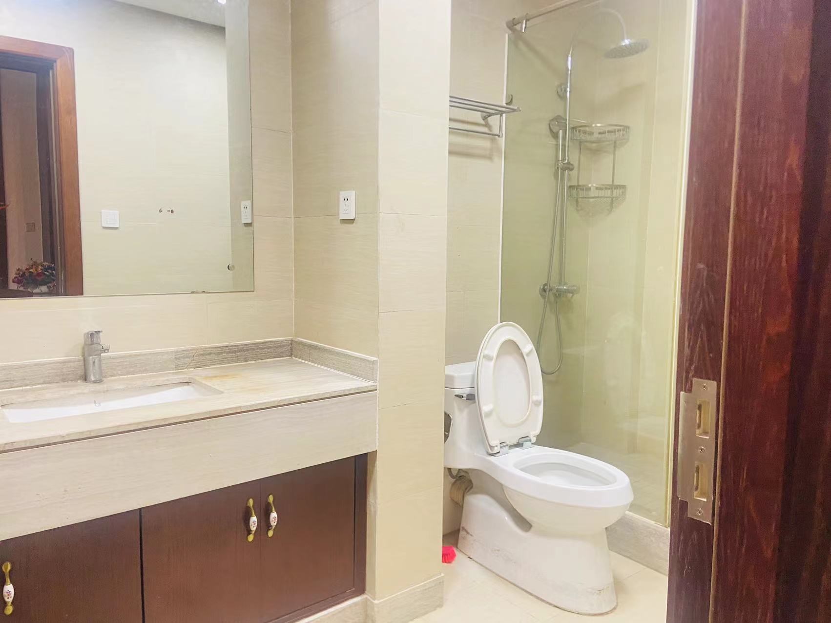 三亚小院 4室3厅3卫 530.00万 三亚小院 4室3厅3卫 530.00万客厅