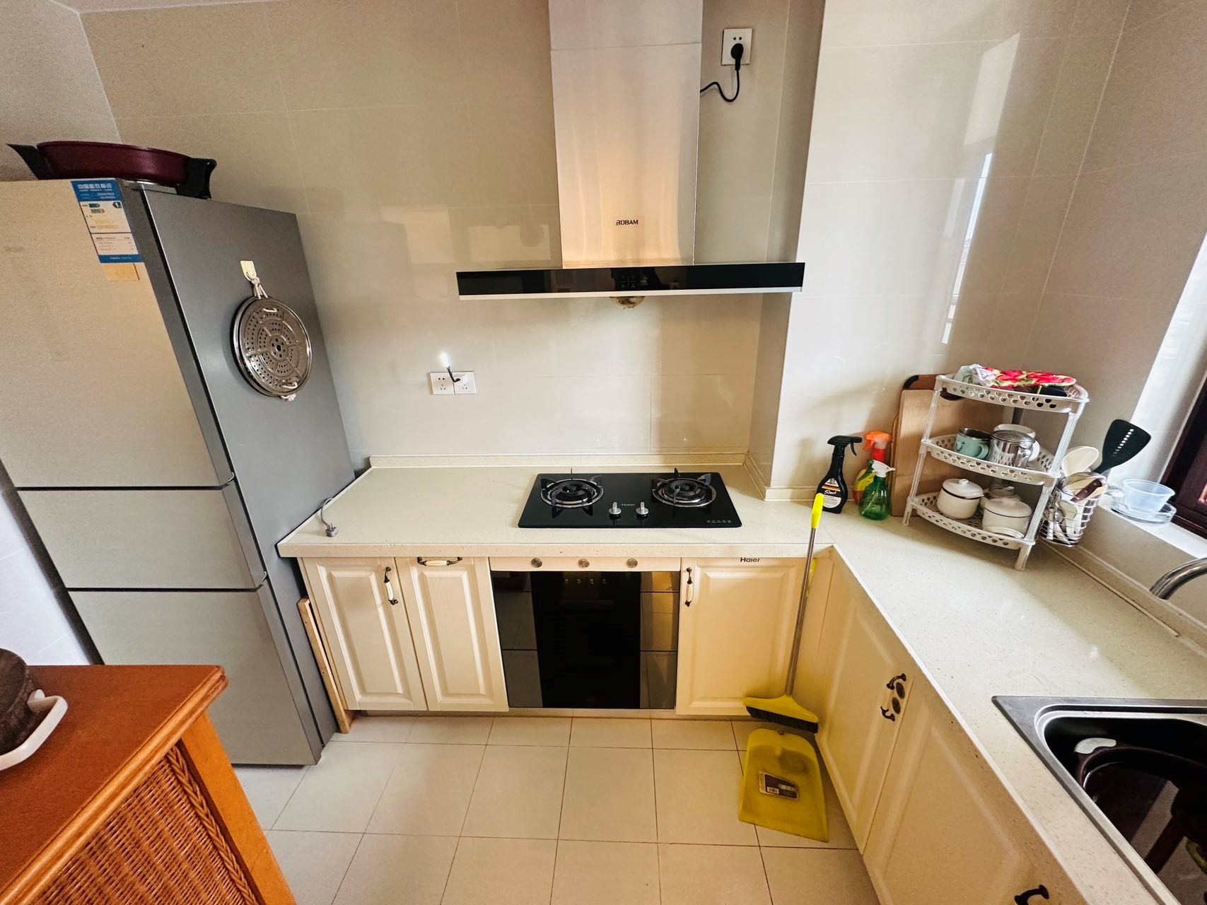 丽冠雅居 2室2厅1卫 350.0万 丽冠雅居 2室2厅1卫 350.0万客厅