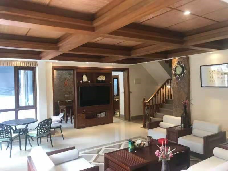 凤凰水城南岸别墅(御景天成) 5室2厅4卫 1150.0万 凤凰水城南岸别墅(御景天成) 5室2厅4卫 1150.0万客厅