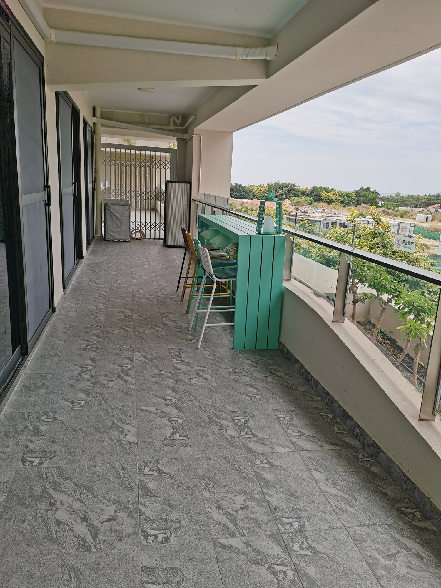 海上大都会右岸(商业) 3室2厅2卫 750.0万 海上大都会右岸(商业) 3室2厅2卫 750.0万客厅