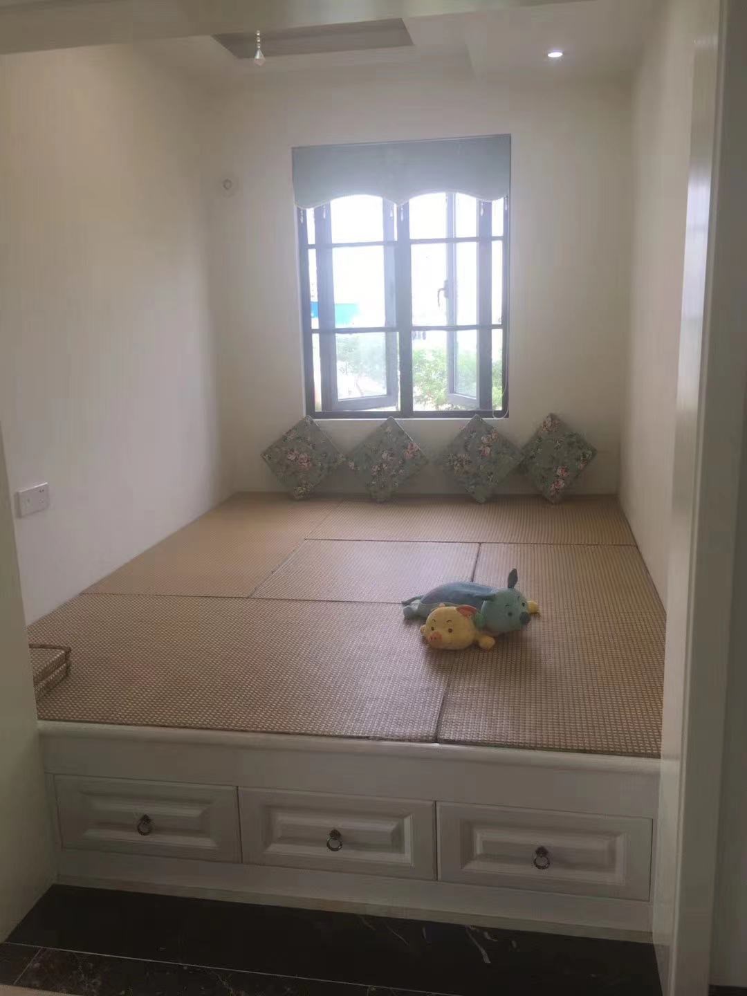 华庭时光里 3室2厅1卫 225.0万 华庭时光里 3室2厅1卫 225.0万客厅