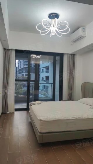 海上大都会右岸(商业) 3室2厅2卫 750.0万 海上大都会右岸(商业) 3室2厅2卫 750.0万客厅