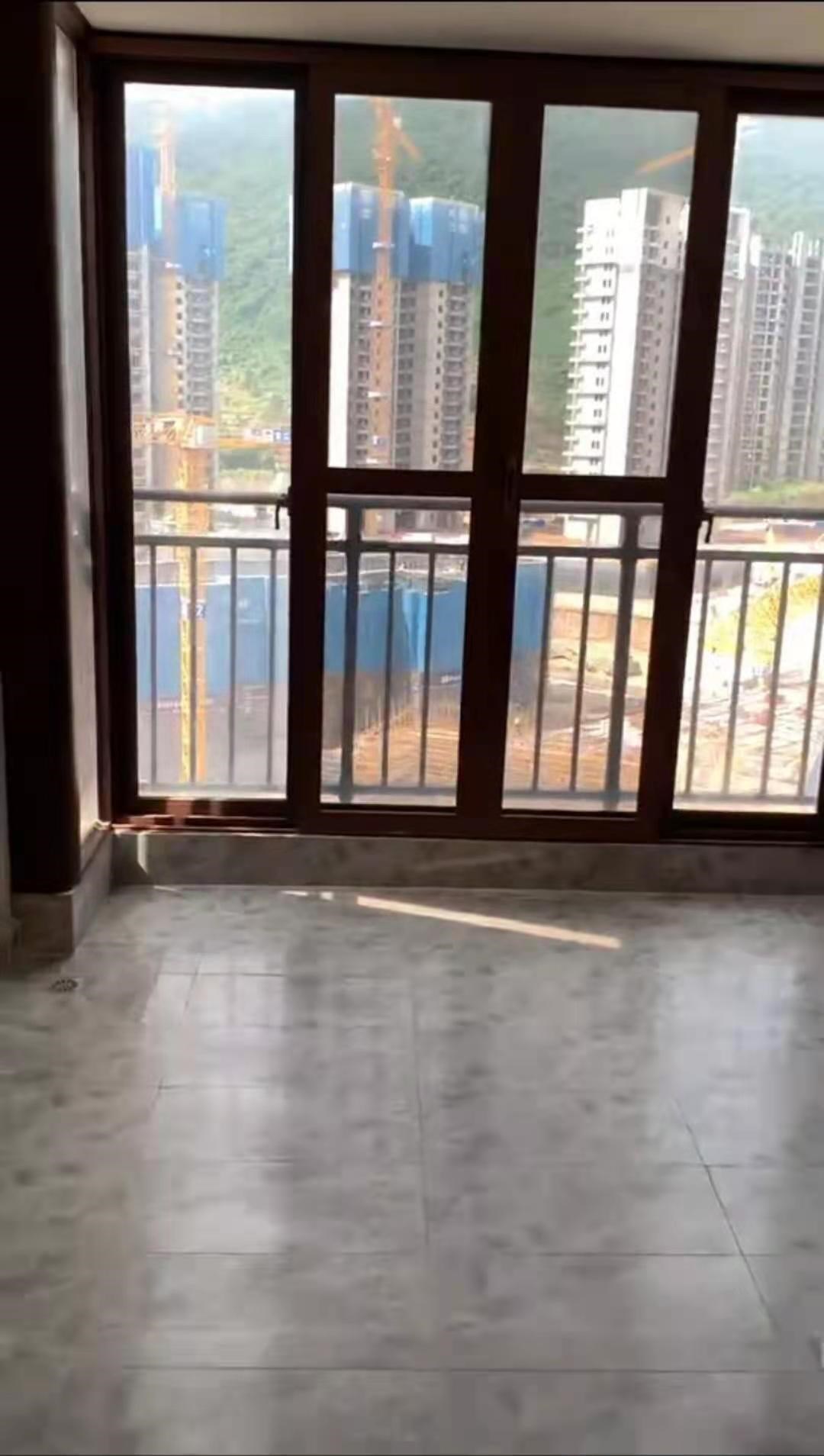 鸿坤山海墅 2室2厅1卫 190.0万 鸿坤山海墅 2室2厅1卫 190.0万客厅