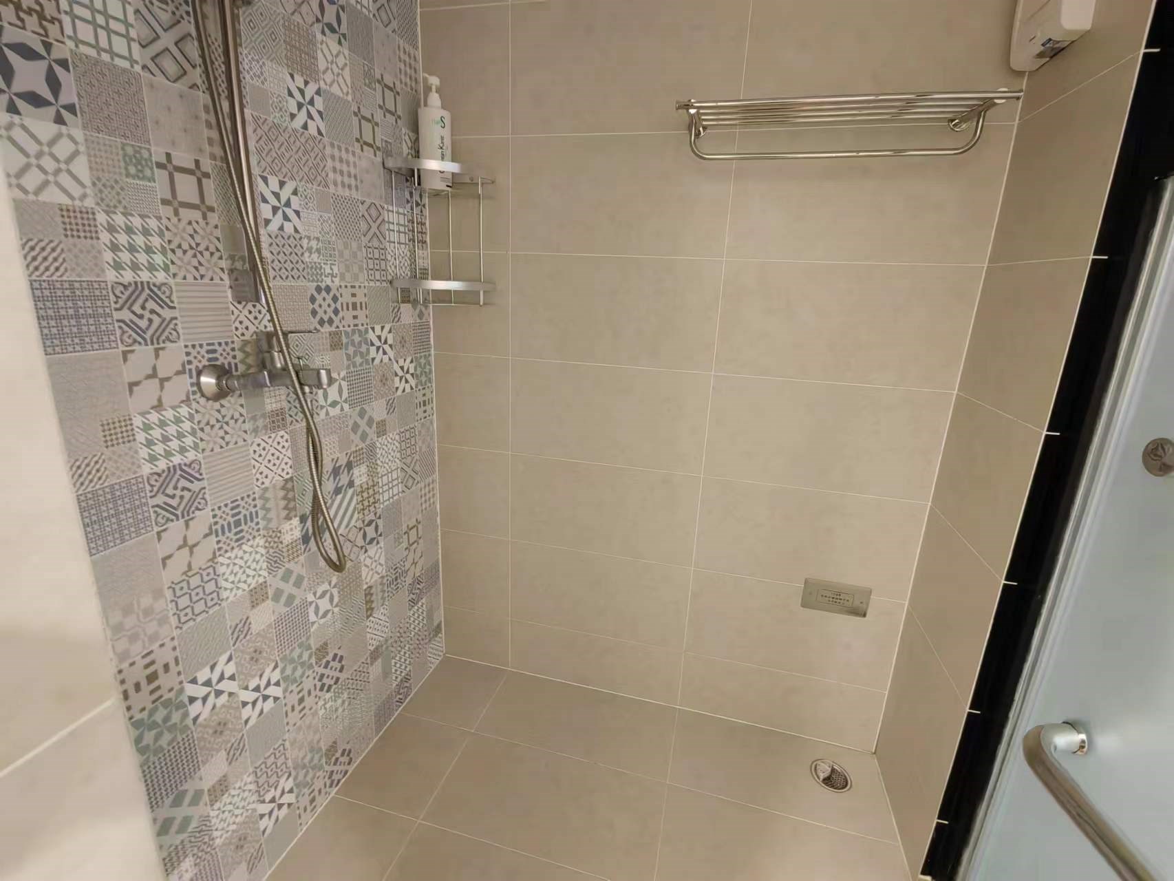 万科湖畔二期 1室1厅1卫 115.0万 万科湖畔二期 1室1厅1卫 115.0万客厅