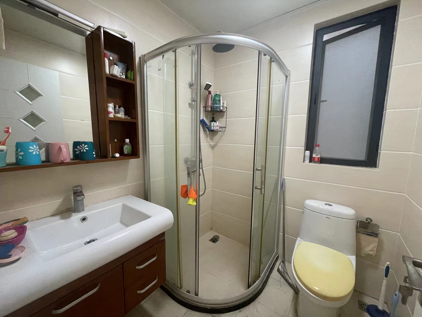 美丽新海岸 2室2厅1卫 300.0万 美丽新海岸 2室2厅1卫 300.0万客厅