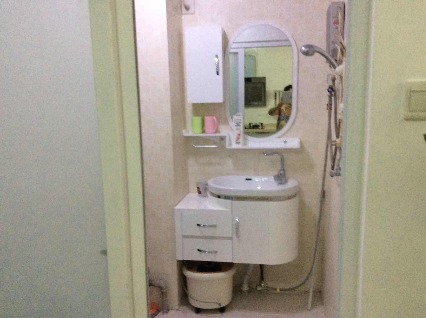 海岸龙庭  1室1厅1卫   138.00万客厅