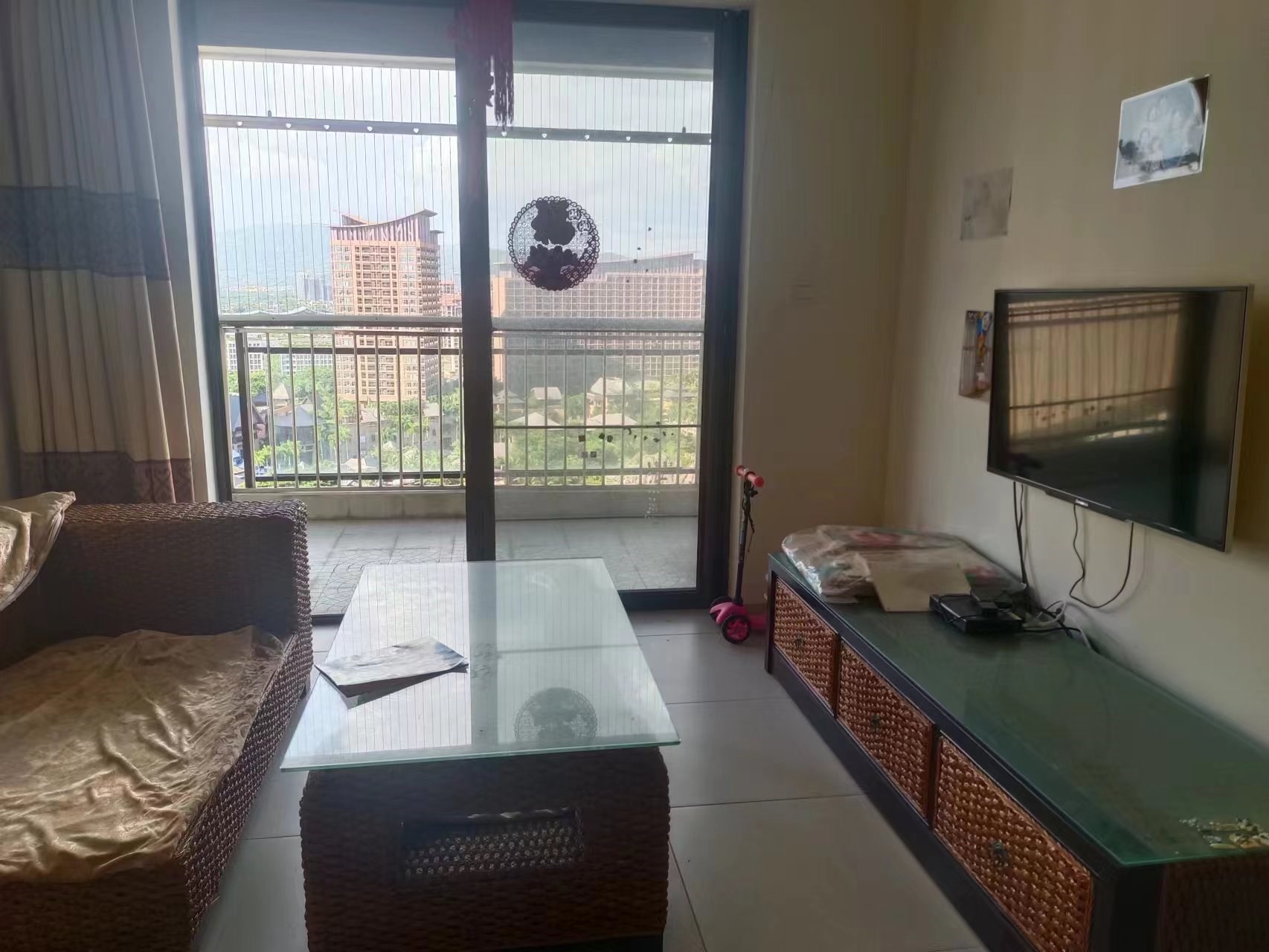 凤凰水城 2室1厅1卫 170.0万 凤凰水城 2室1厅1卫 170.0万客厅